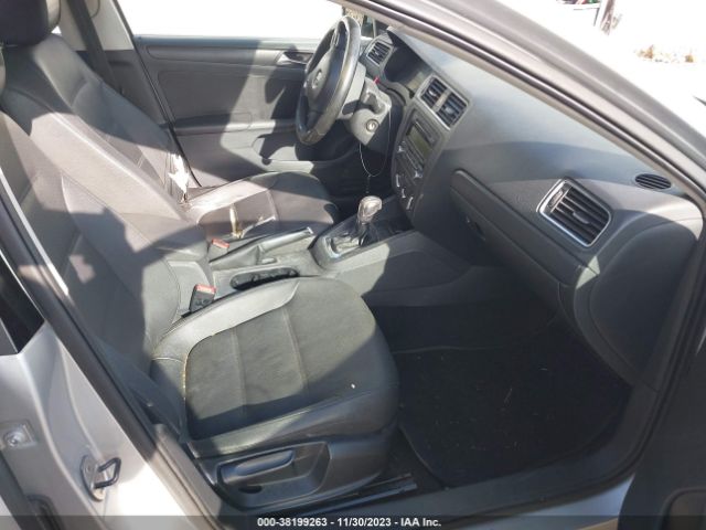 Photo 4 VIN: 3VWDZ7AJ6BM353461 - VOLKSWAGEN JETTA 