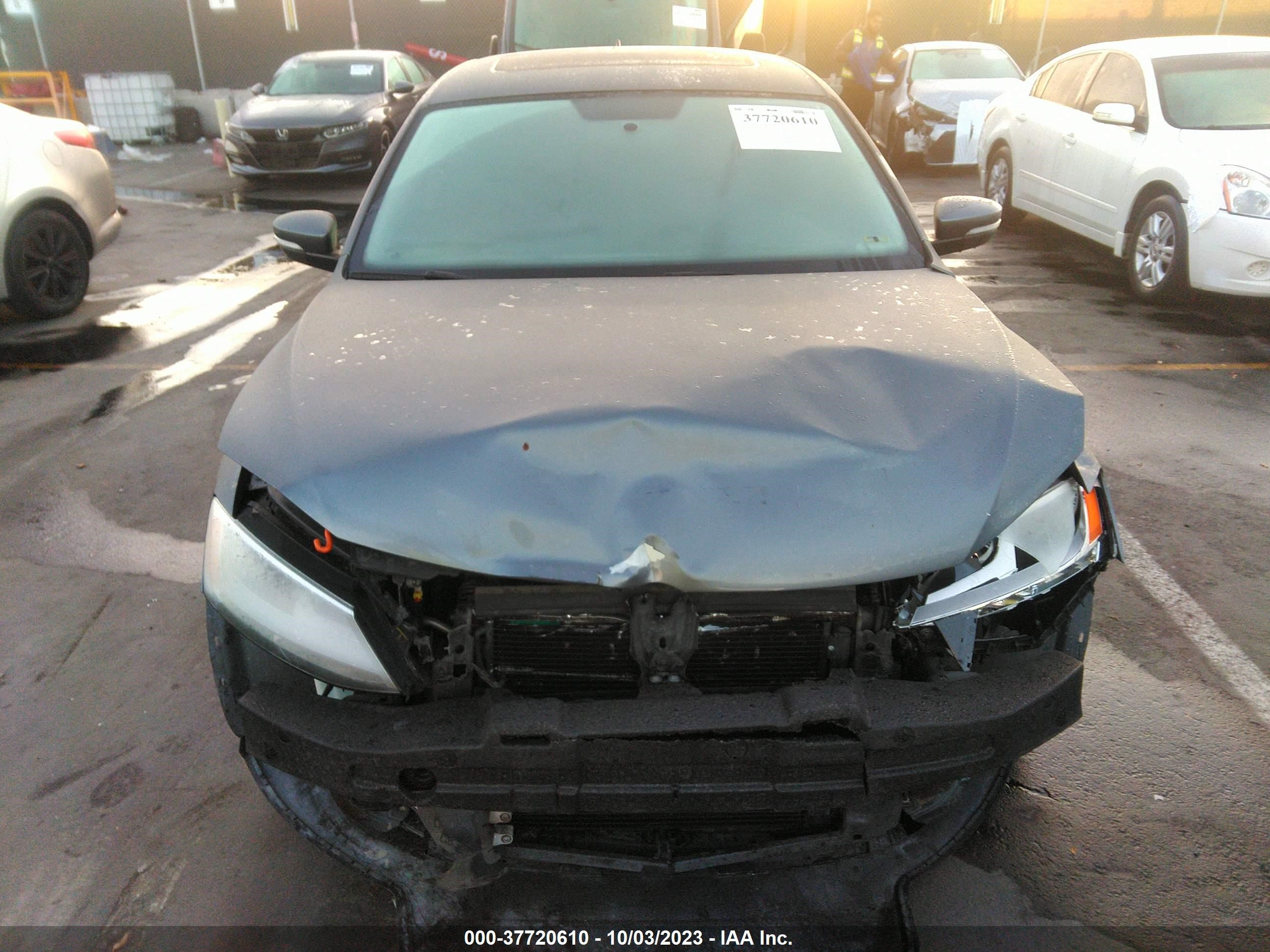 Photo 12 VIN: 3VWDZ7AJ6BM378392 - VOLKSWAGEN JETTA 