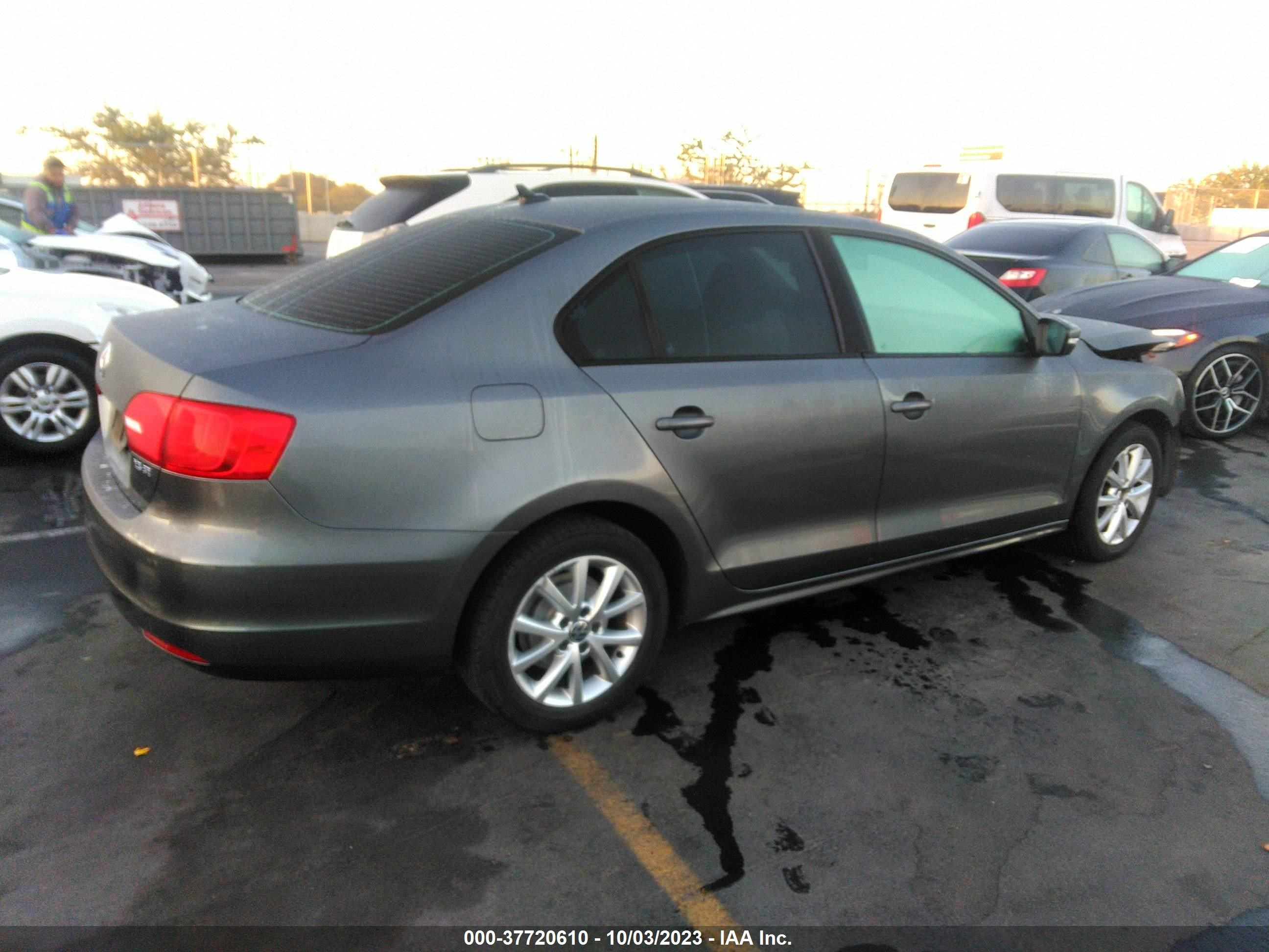 Photo 3 VIN: 3VWDZ7AJ6BM378392 - VOLKSWAGEN JETTA 