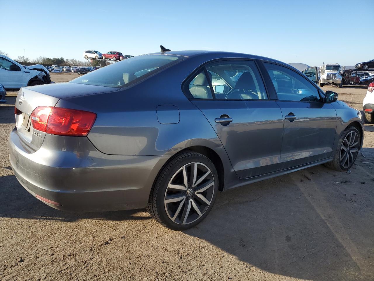 Photo 2 VIN: 3VWDZ7AJ6BM385178 - VOLKSWAGEN JETTA 