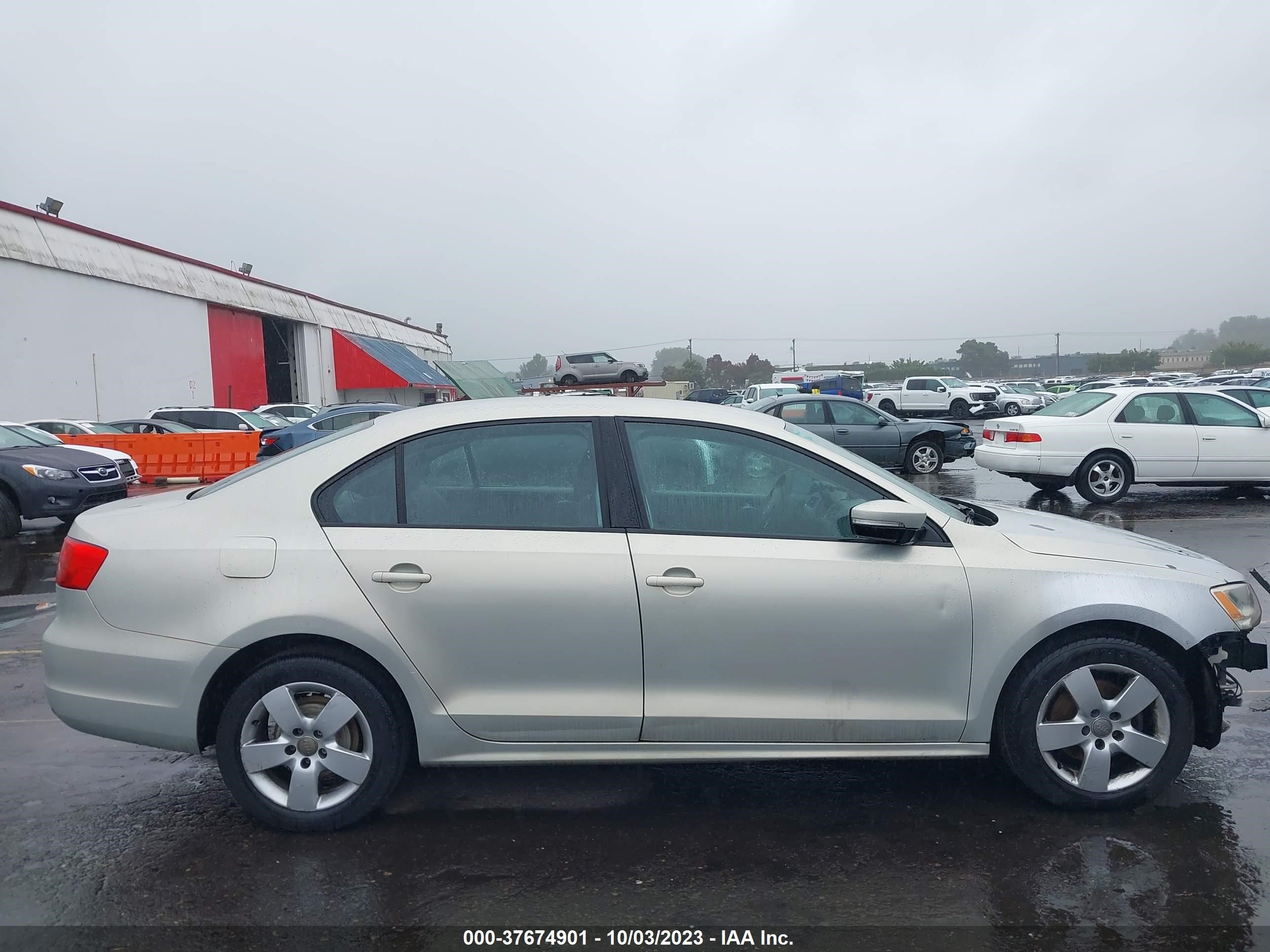 Photo 13 VIN: 3VWDZ7AJ9BM369203 - VOLKSWAGEN JETTA 