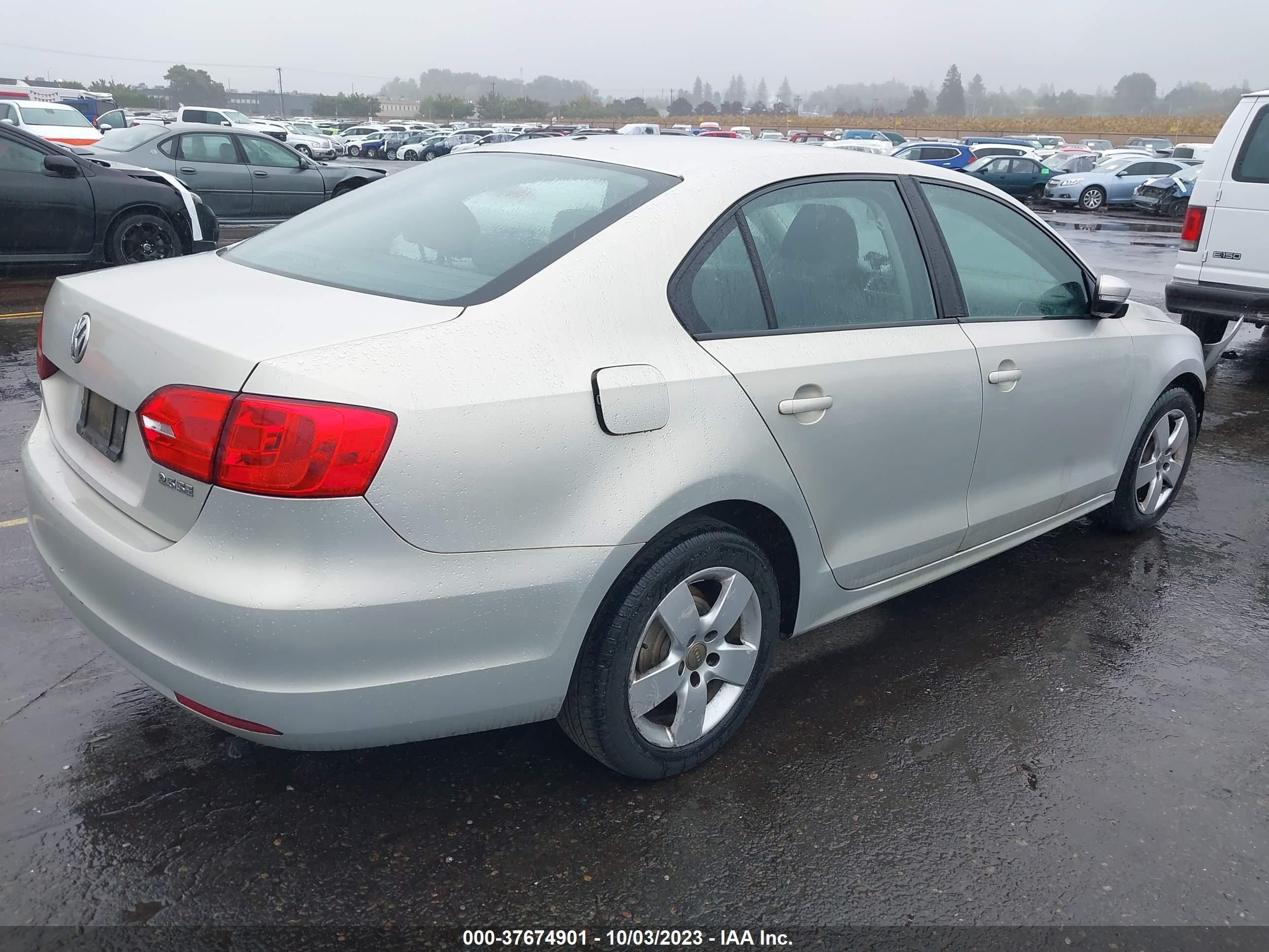 Photo 3 VIN: 3VWDZ7AJ9BM369203 - VOLKSWAGEN JETTA 