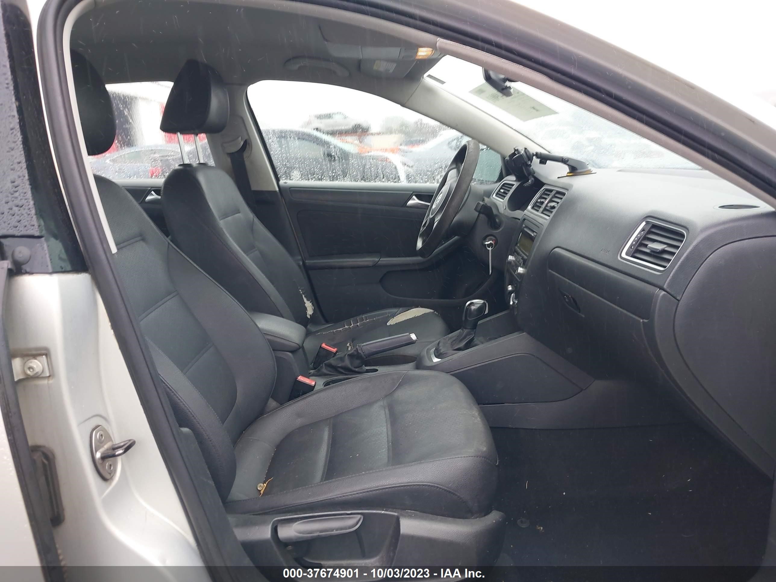 Photo 4 VIN: 3VWDZ7AJ9BM369203 - VOLKSWAGEN JETTA 