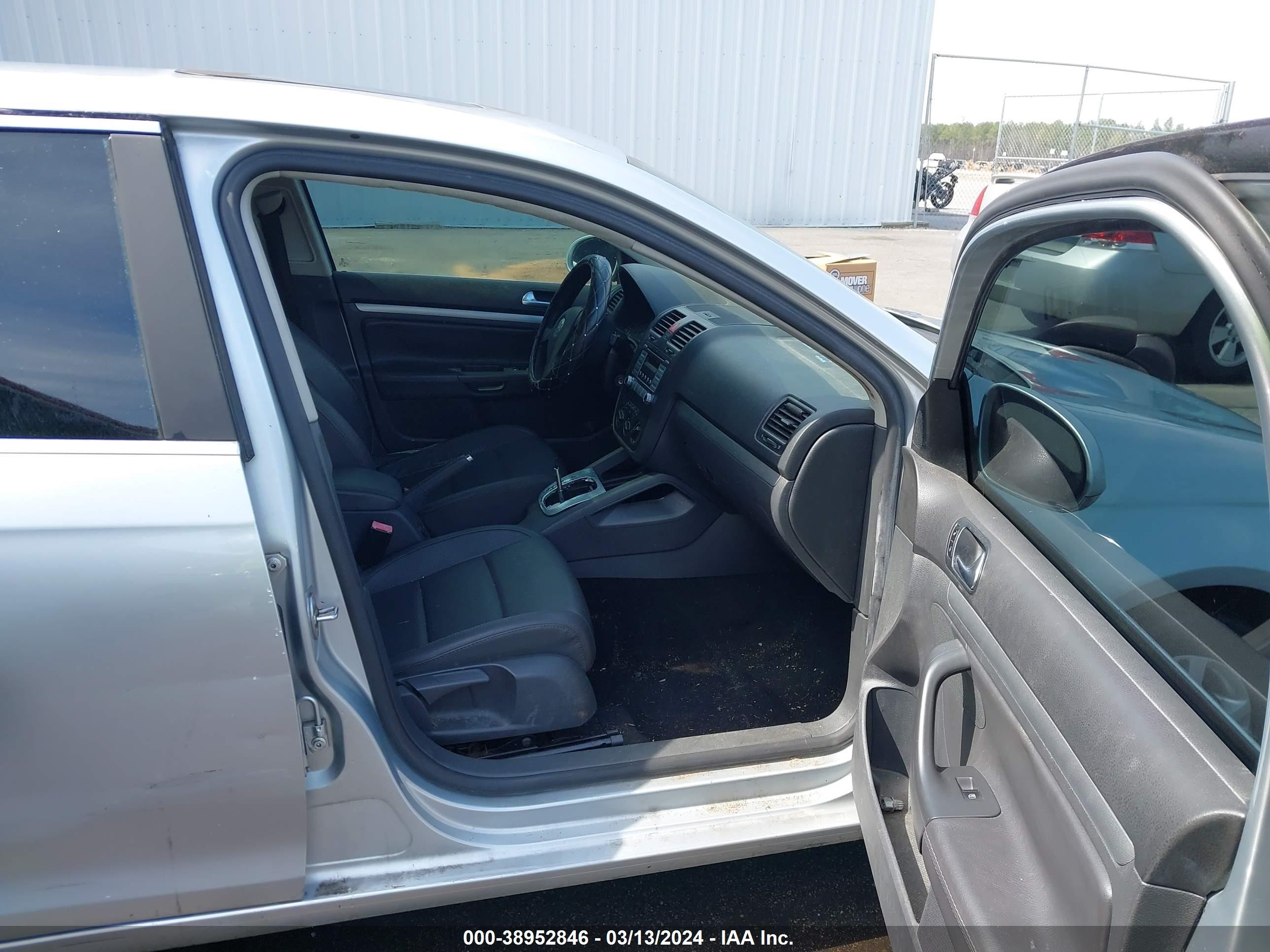 Photo 4 VIN: 3VWEF71K27M134445 - VOLKSWAGEN JETTA 