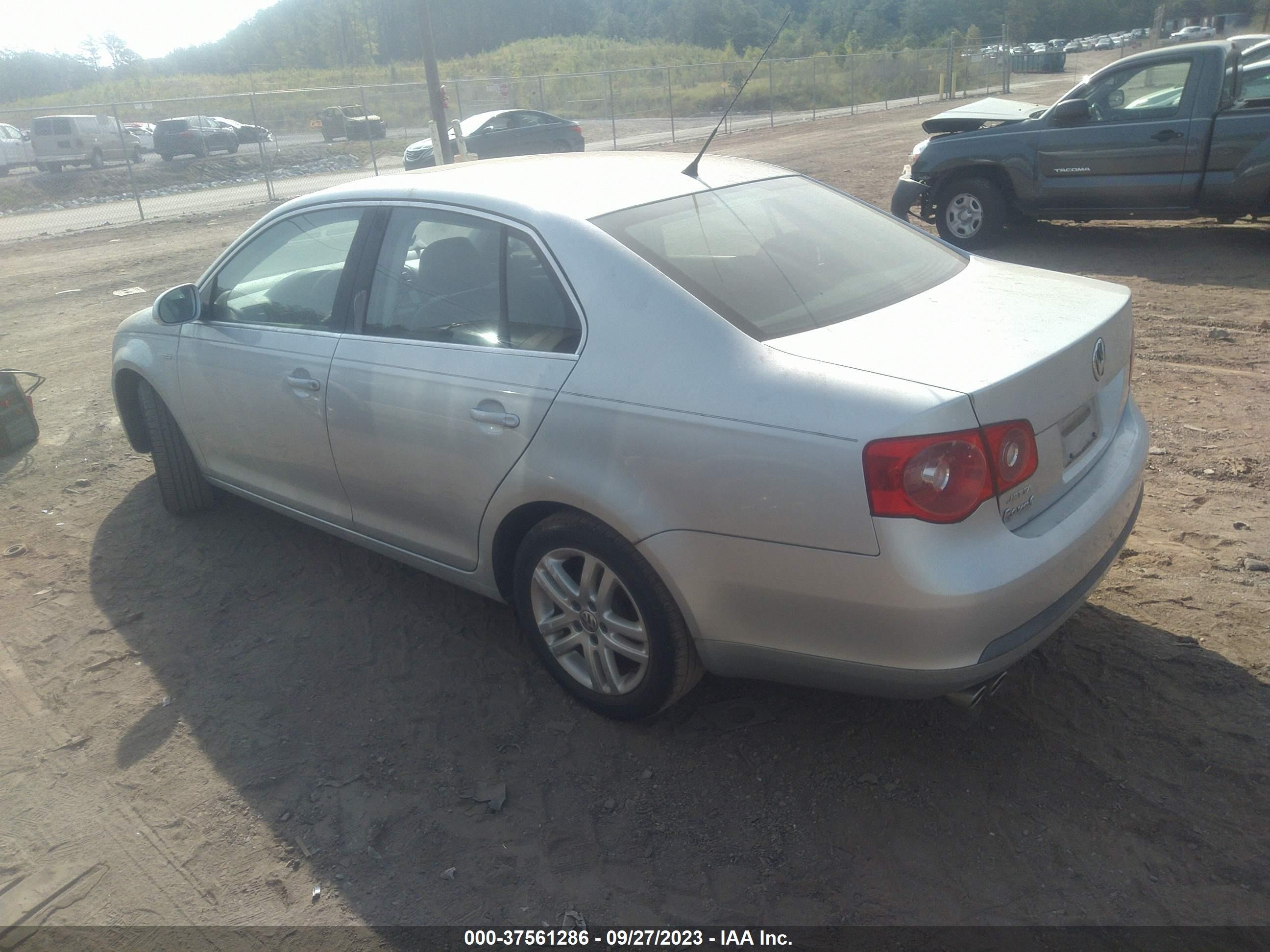 Photo 2 VIN: 3VWEF71K47M077259 - VOLKSWAGEN JETTA 