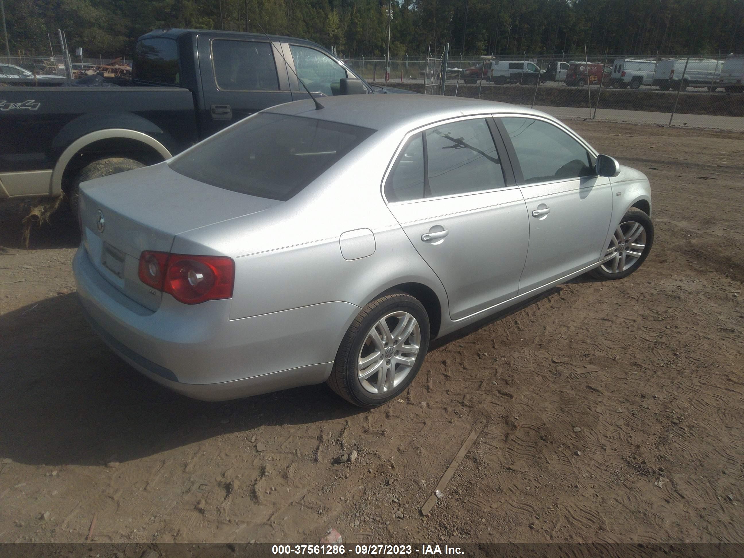 Photo 3 VIN: 3VWEF71K47M077259 - VOLKSWAGEN JETTA 