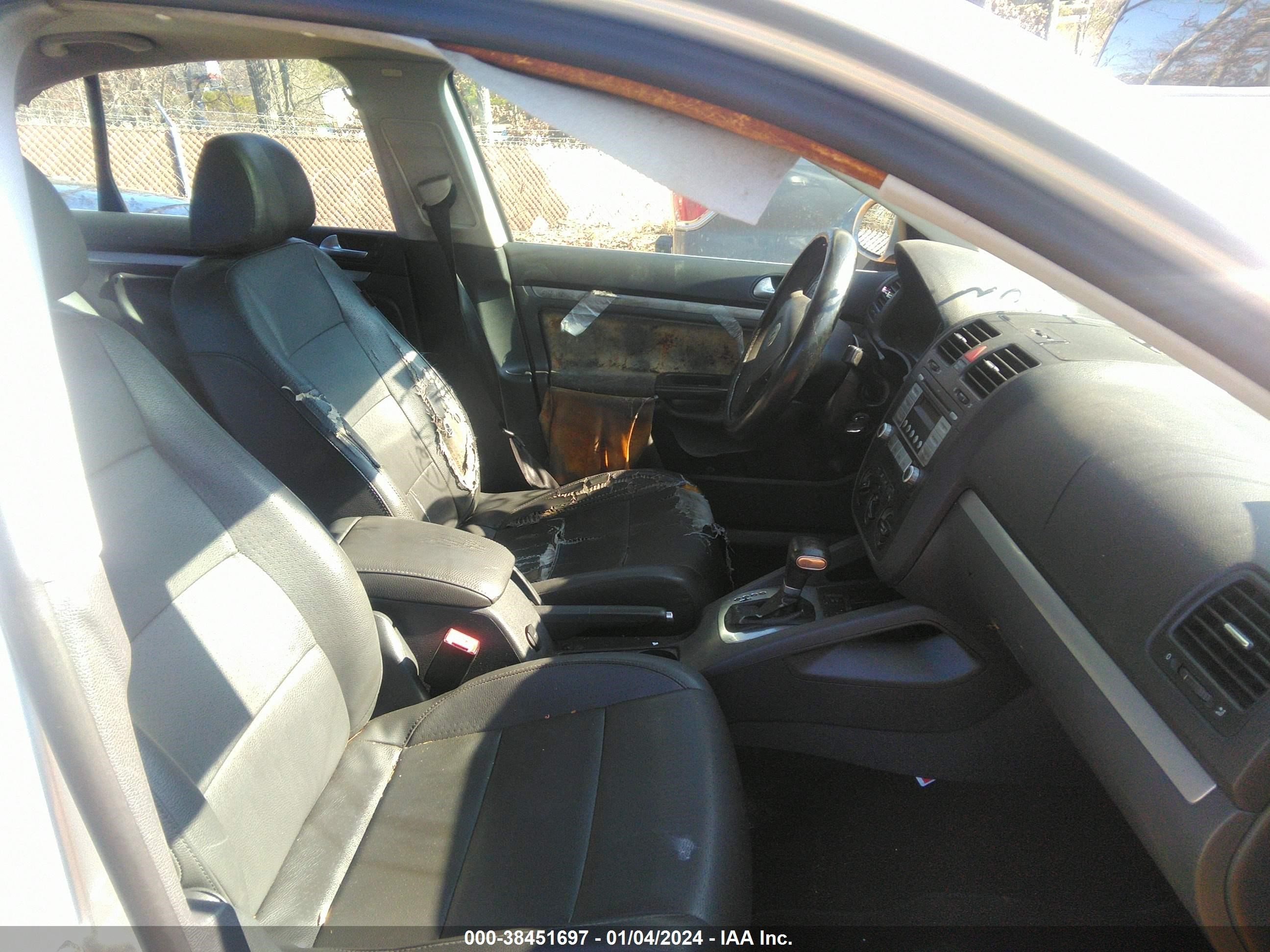 Photo 4 VIN: 3VWEF71K47M163669 - VOLKSWAGEN JETTA 