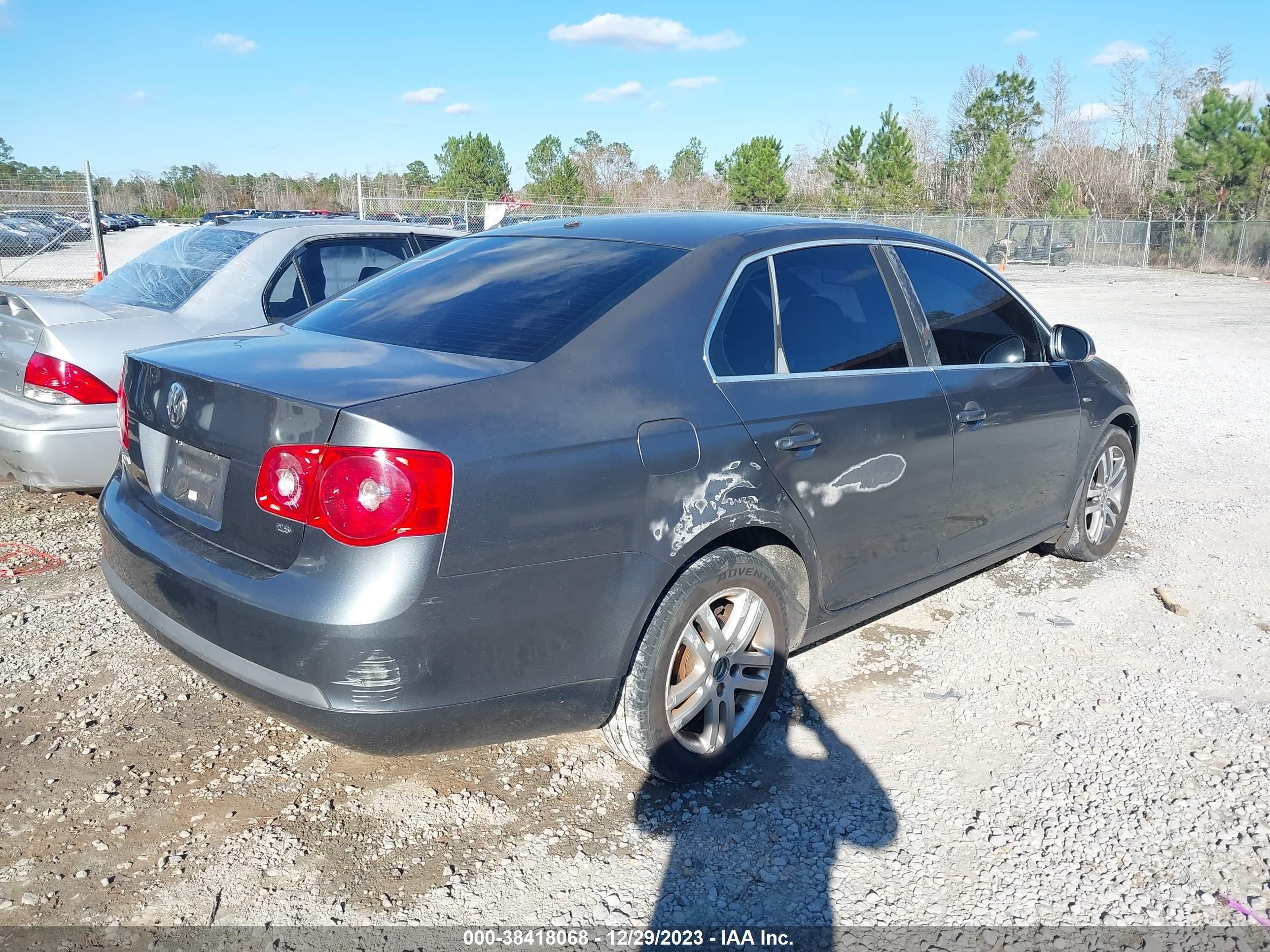 Photo 3 VIN: 3VWEF71K77M168302 - VOLKSWAGEN JETTA 