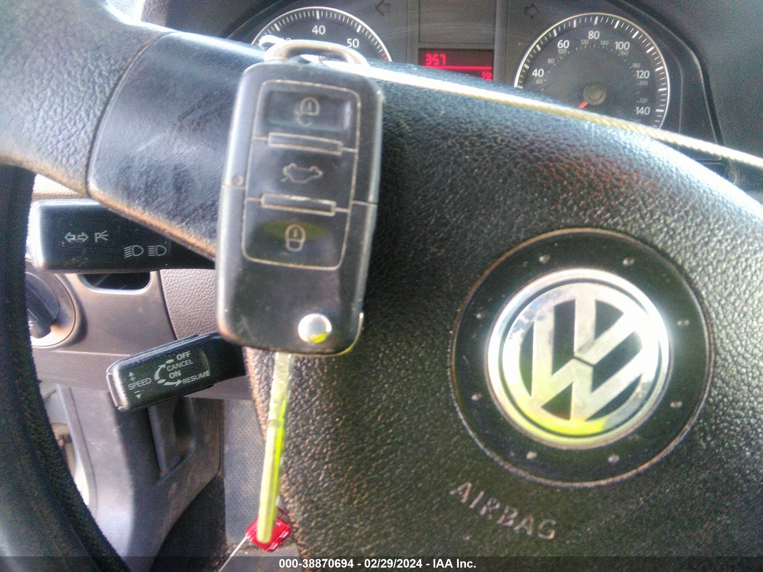 Photo 10 VIN: 3VWEF71KX7M061504 - VOLKSWAGEN JETTA 