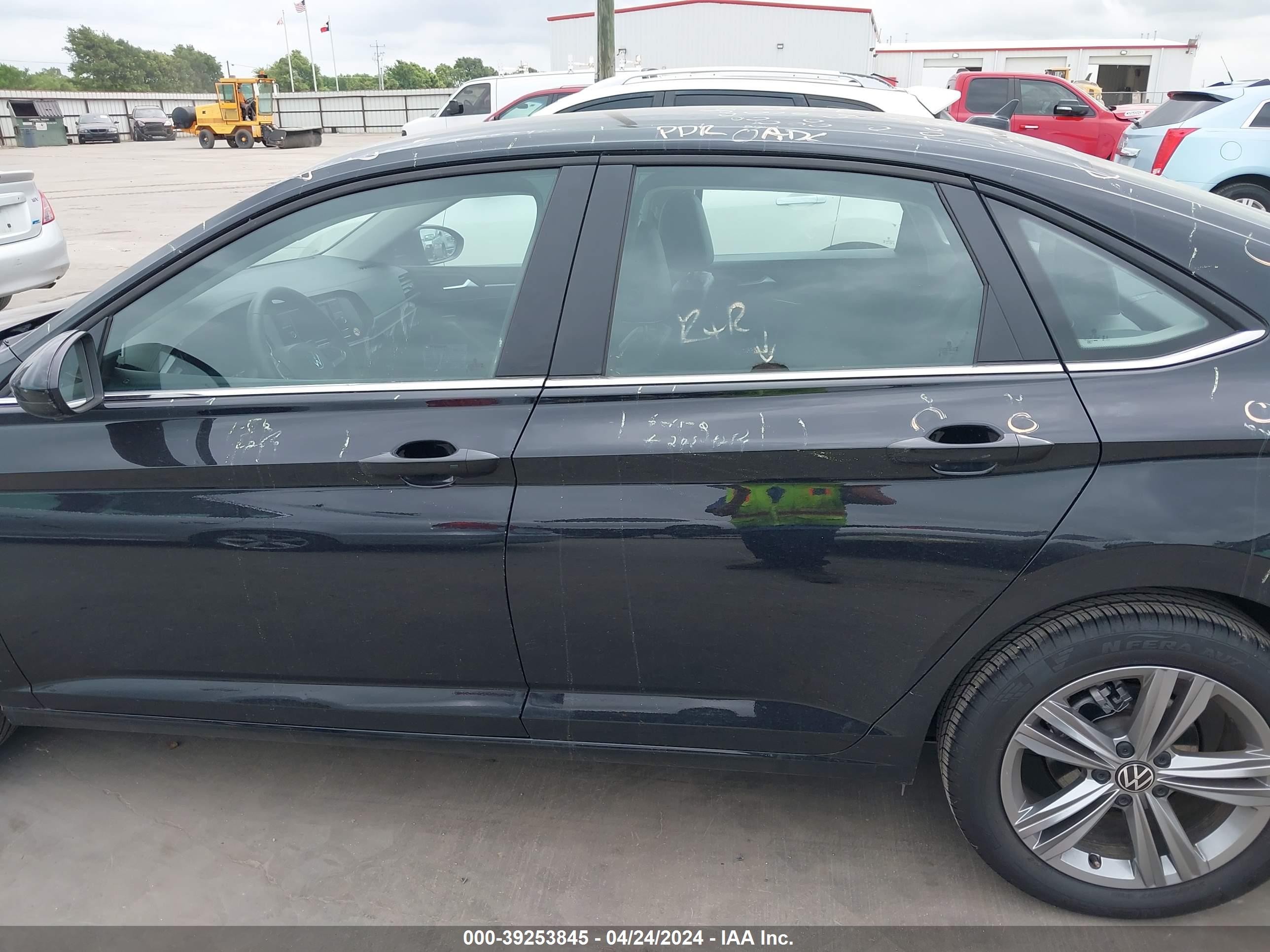 Photo 13 VIN: 3VWEM7BU1RM015455 - VOLKSWAGEN JETTA 