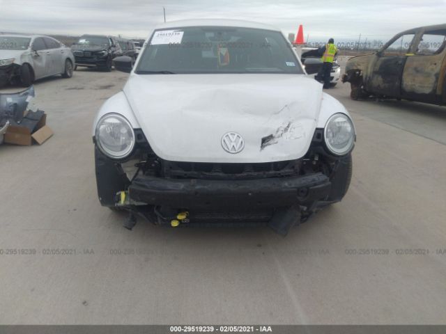 Photo 5 VIN: 3VWF17AT0EM657780 - VOLKSWAGEN BEETLE COUPE 