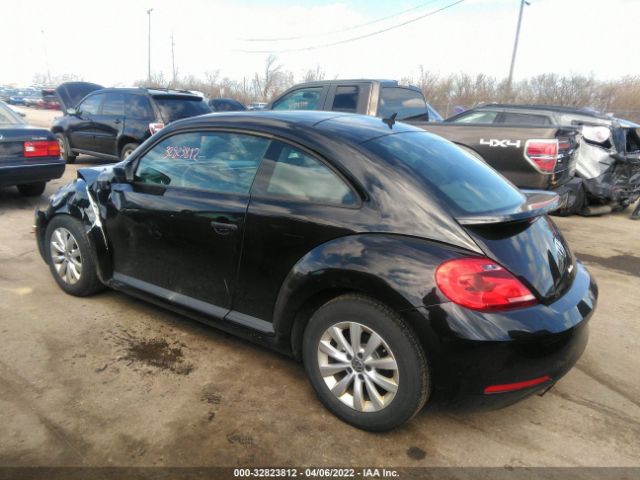 Photo 2 VIN: 3VWF17AT0GM603754 - VOLKSWAGEN BEETLE COUPE 