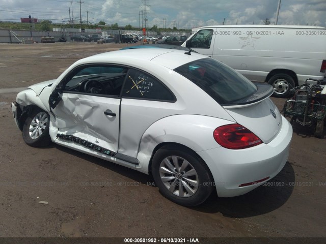 Photo 2 VIN: 3VWF17AT1GM601107 - VOLKSWAGEN BEETLE 