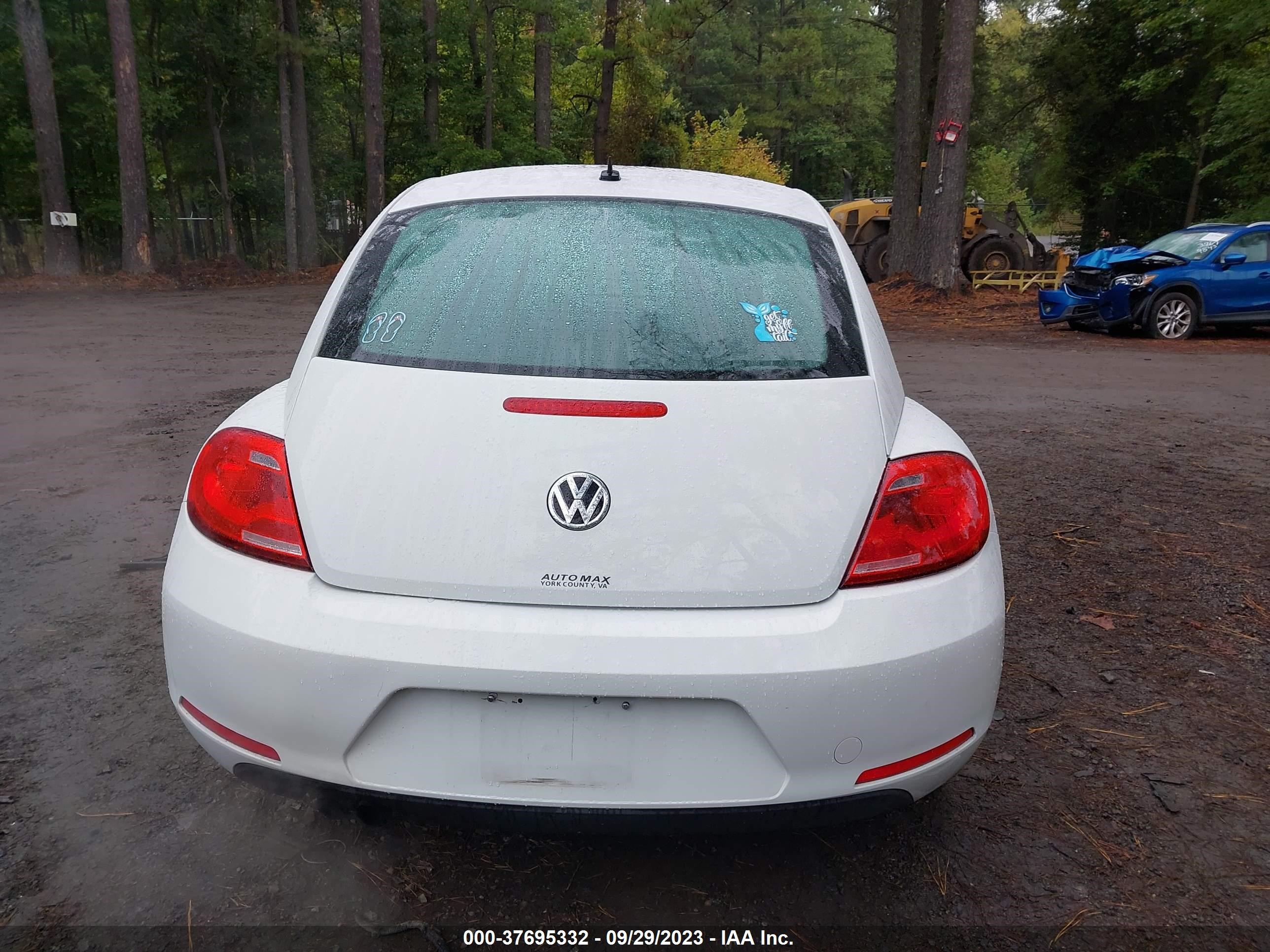 Photo 15 VIN: 3VWF17AT2FM623583 - VOLKSWAGEN BEETLE 