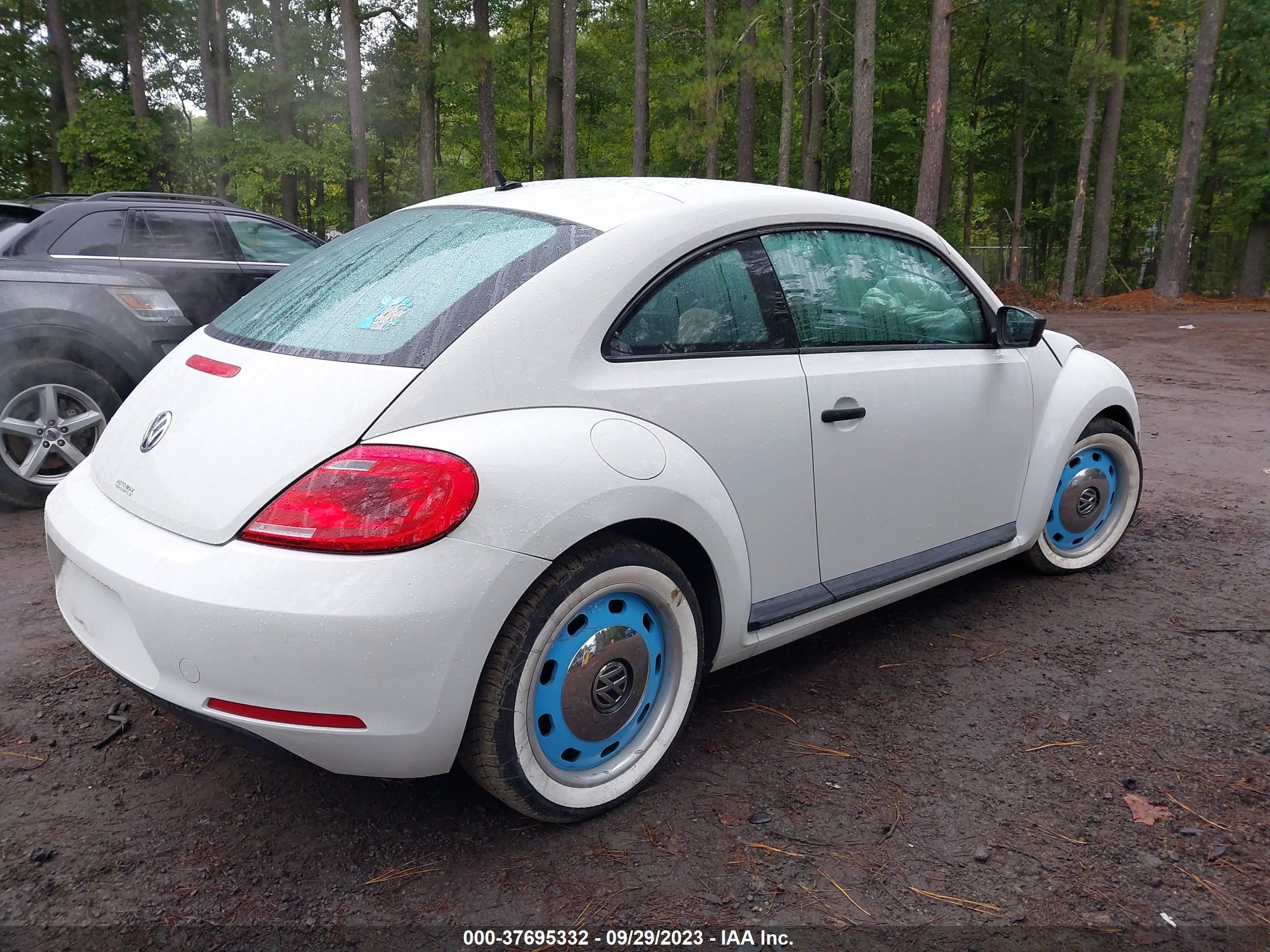 Photo 3 VIN: 3VWF17AT2FM623583 - VOLKSWAGEN BEETLE 