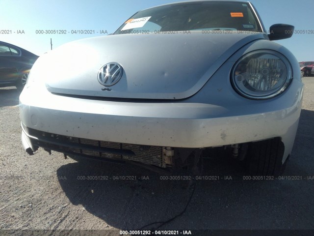 Photo 5 VIN: 3VWF17AT4EM636348 - VOLKSWAGEN BEETLE COUPE 