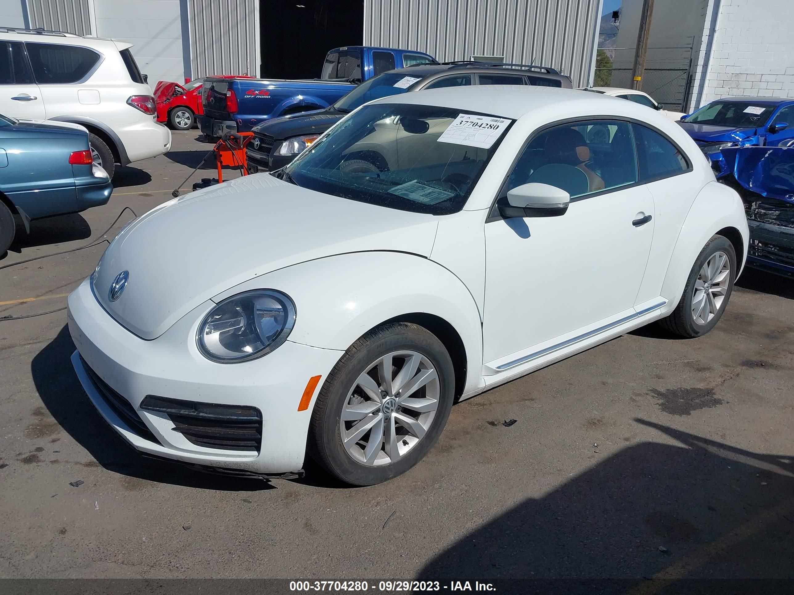 Photo 1 VIN: 3VWF17AT4HM626925 - VOLKSWAGEN BEETLE 