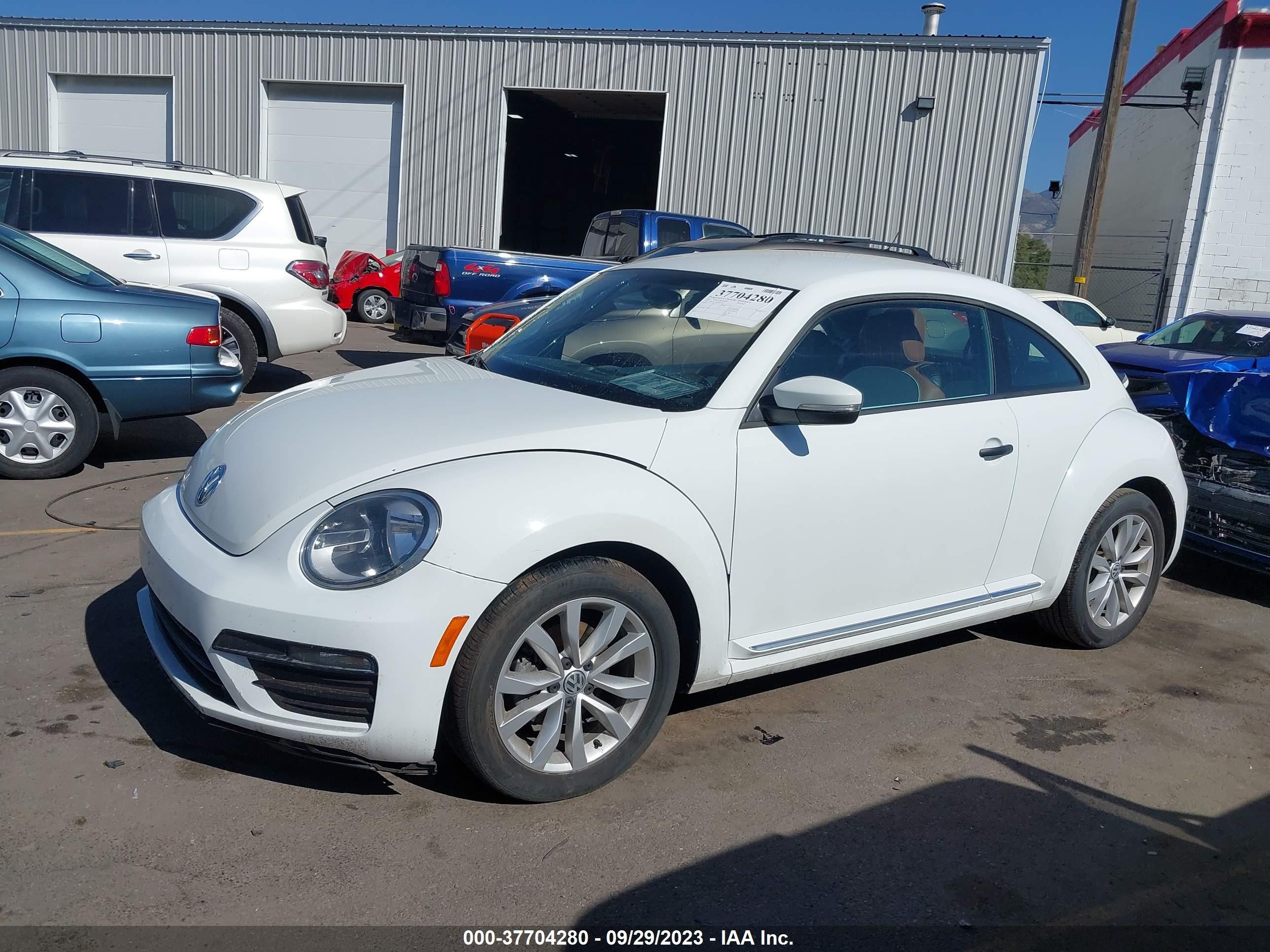 Photo 13 VIN: 3VWF17AT4HM626925 - VOLKSWAGEN BEETLE 