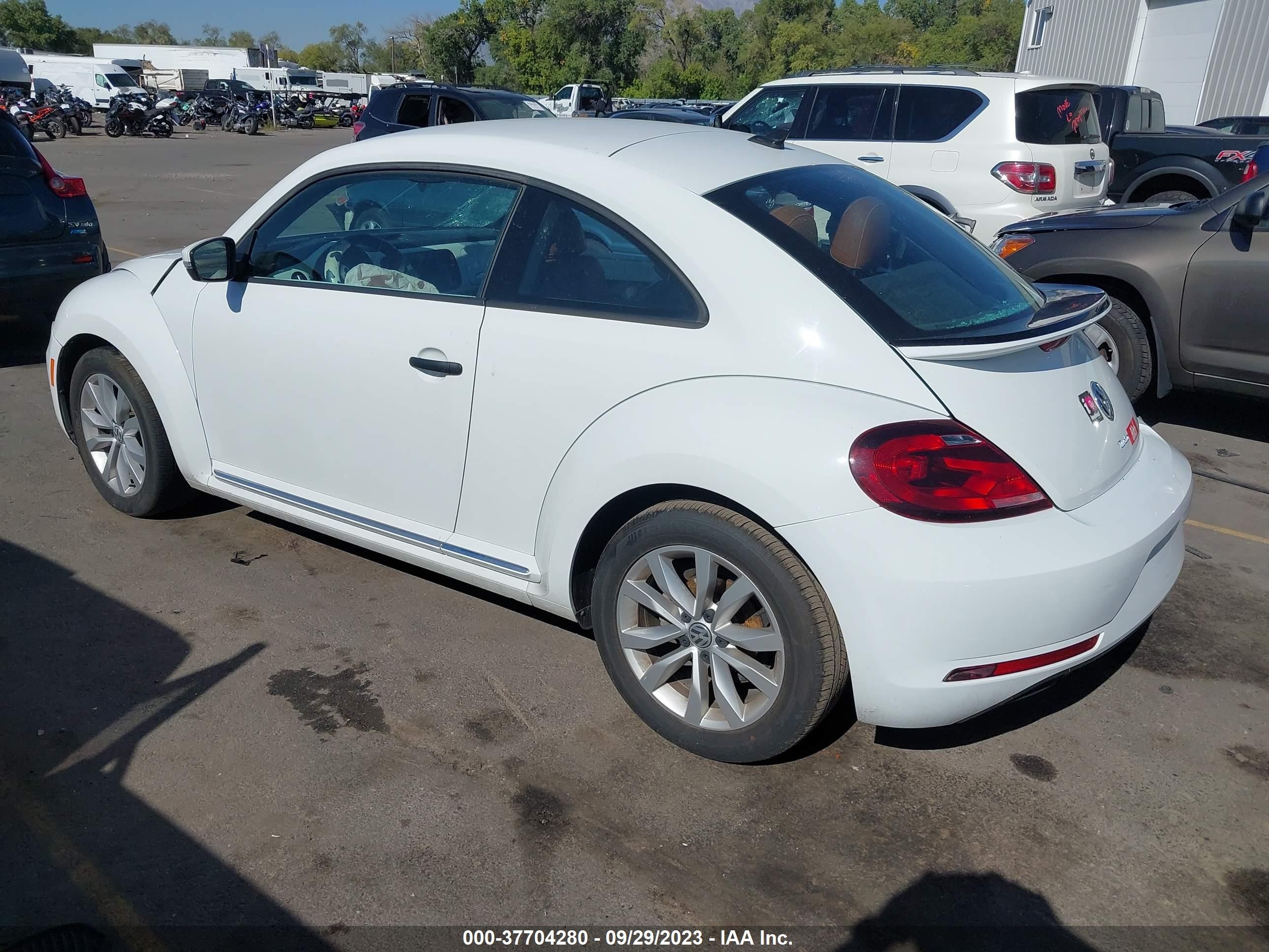 Photo 2 VIN: 3VWF17AT4HM626925 - VOLKSWAGEN BEETLE 