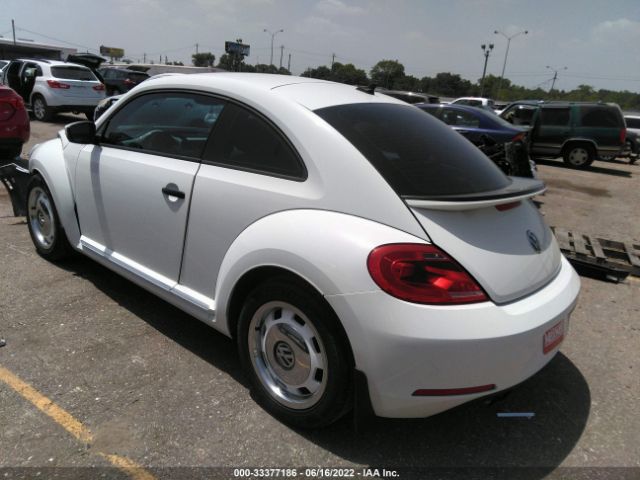 Photo 2 VIN: 3VWF17AT5FM652687 - VOLKSWAGEN BEETLE COUPE 