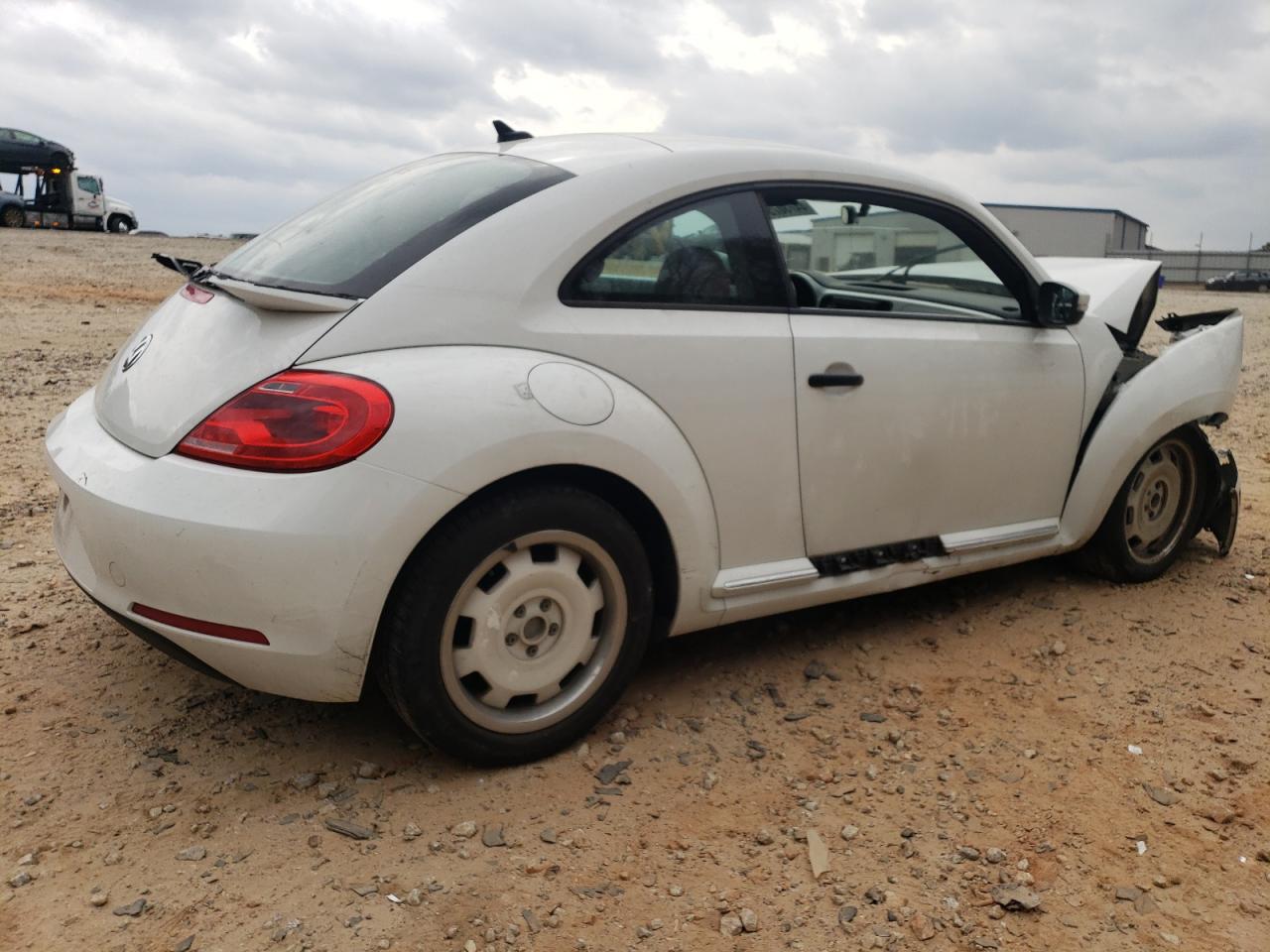 Photo 2 VIN: 3VWF17AT5FM653211 - VOLKSWAGEN BEETLE 