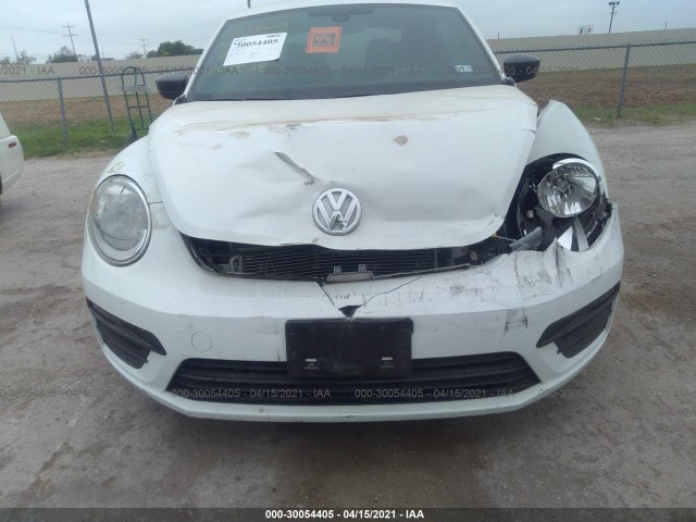 Photo 5 VIN: 3VWF17AT5HM607834 - VOLKSWAGEN BEETLE 