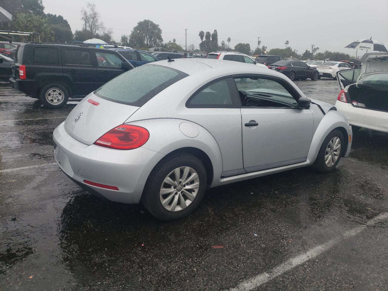 Photo 2 VIN: 3VWF17AT6EM641020 - VOLKSWAGEN BEETLE 