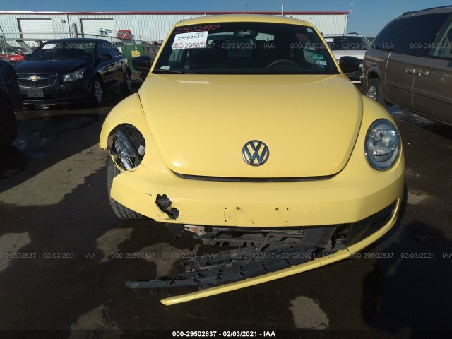 Photo 5 VIN: 3VWF17AT6FM637812 - VOLKSWAGEN BEETLE COUPE 