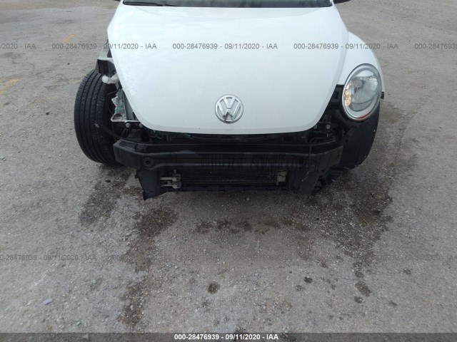 Photo 5 VIN: 3VWF17AT6FM655629 - VOLKSWAGEN BEETLE COUPE 