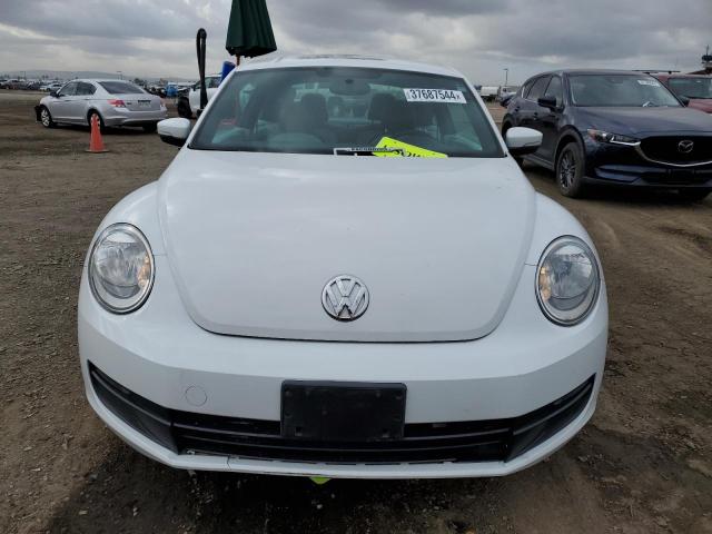 Photo 4 VIN: 3VWF17AT7FM653159 - VOLKSWAGEN BEETLE 