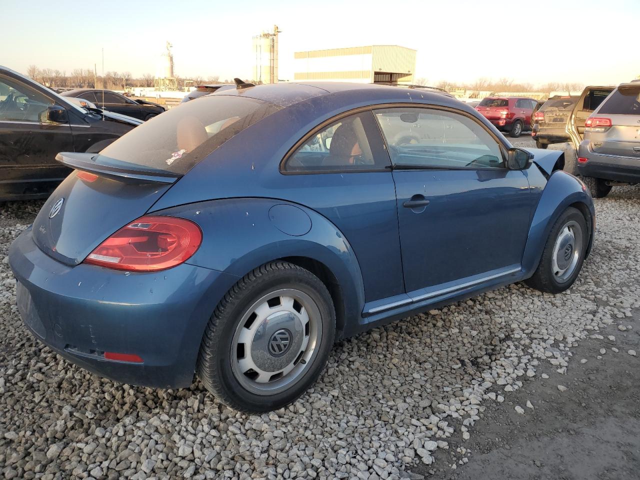 Photo 2 VIN: 3VWF17AT7GM631745 - VOLKSWAGEN BEETLE 