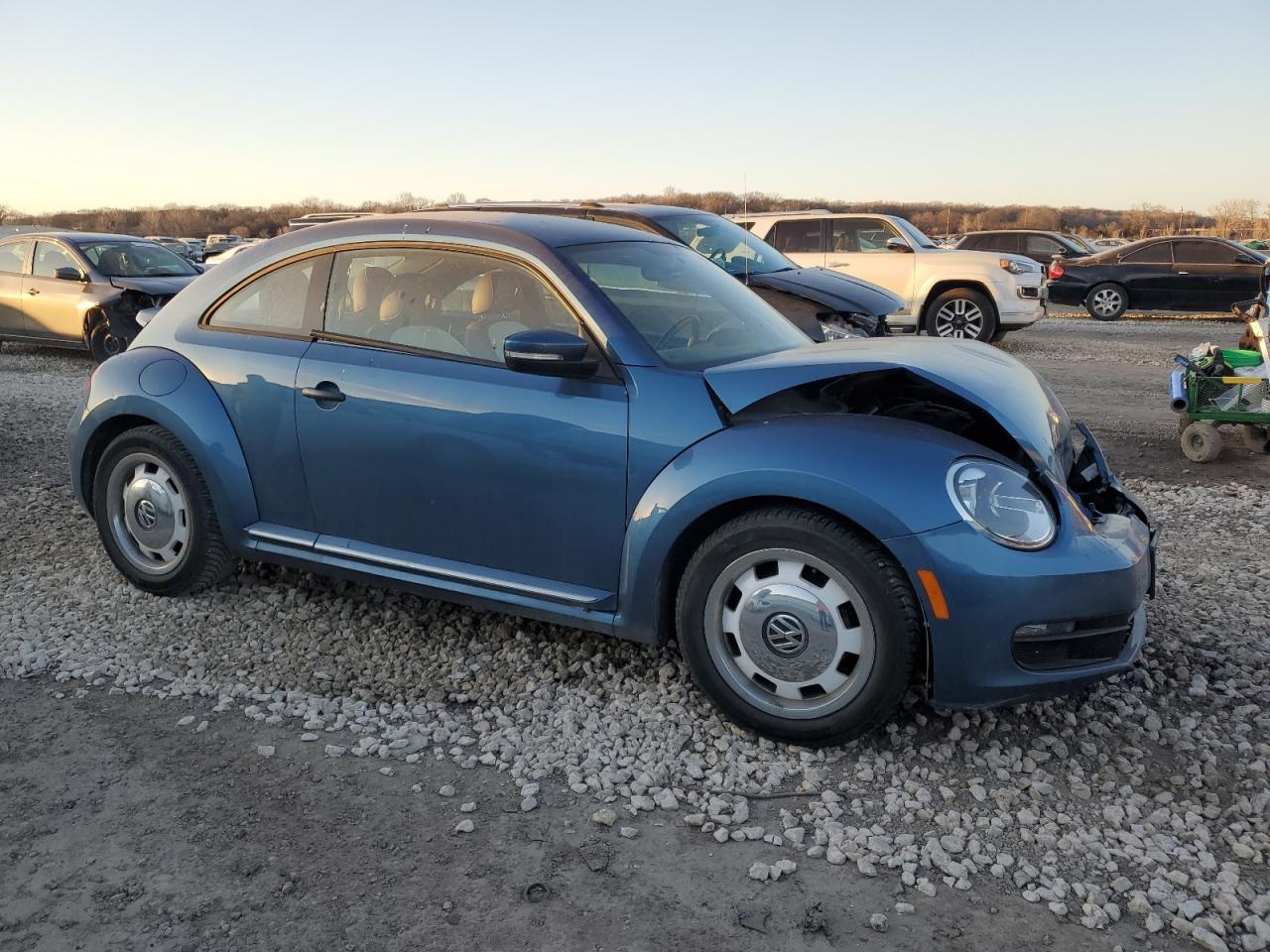 Photo 3 VIN: 3VWF17AT7GM631745 - VOLKSWAGEN BEETLE 