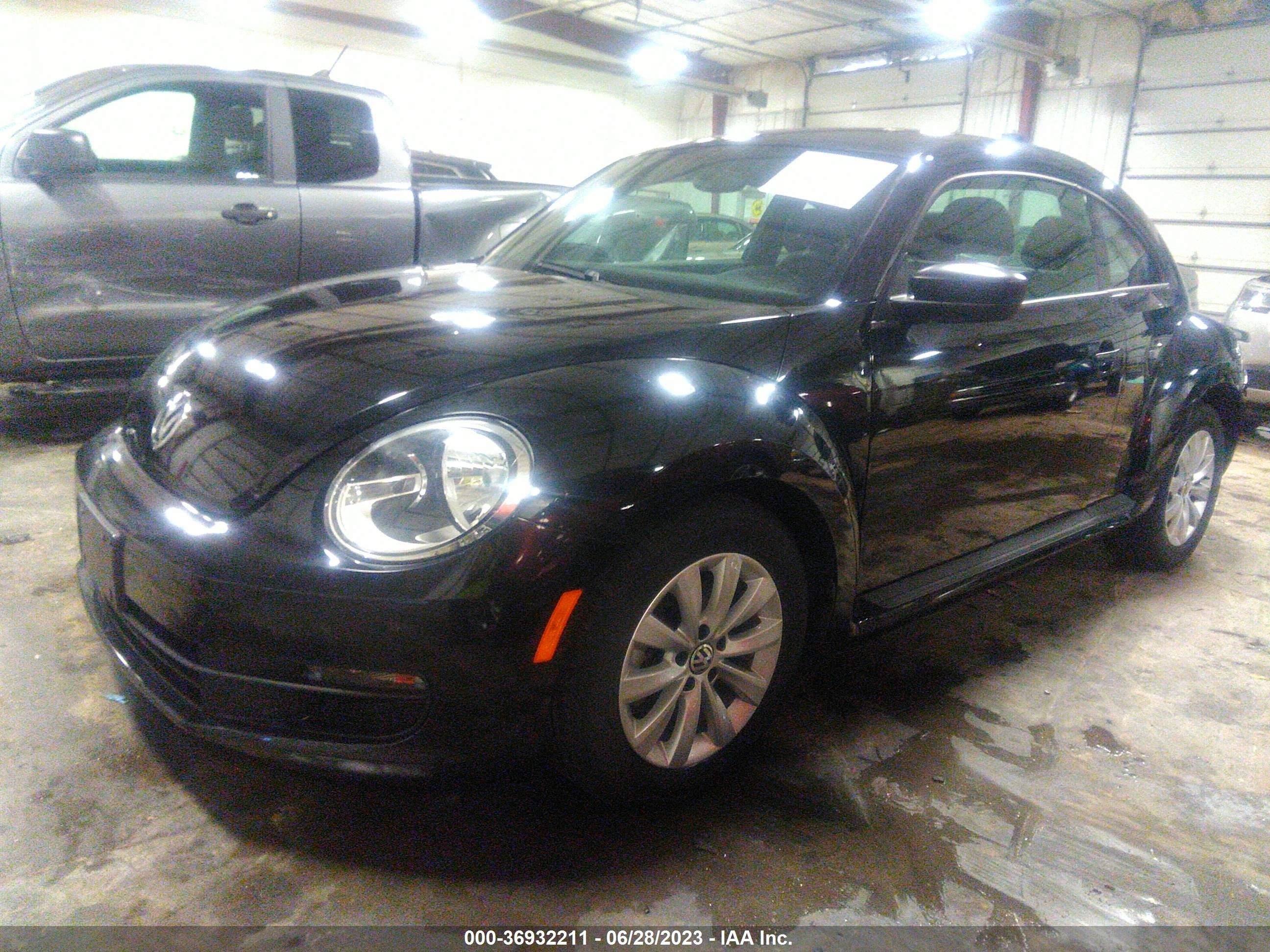 Photo 1 VIN: 3VWF17AT8FM605010 - VOLKSWAGEN BEETLE 