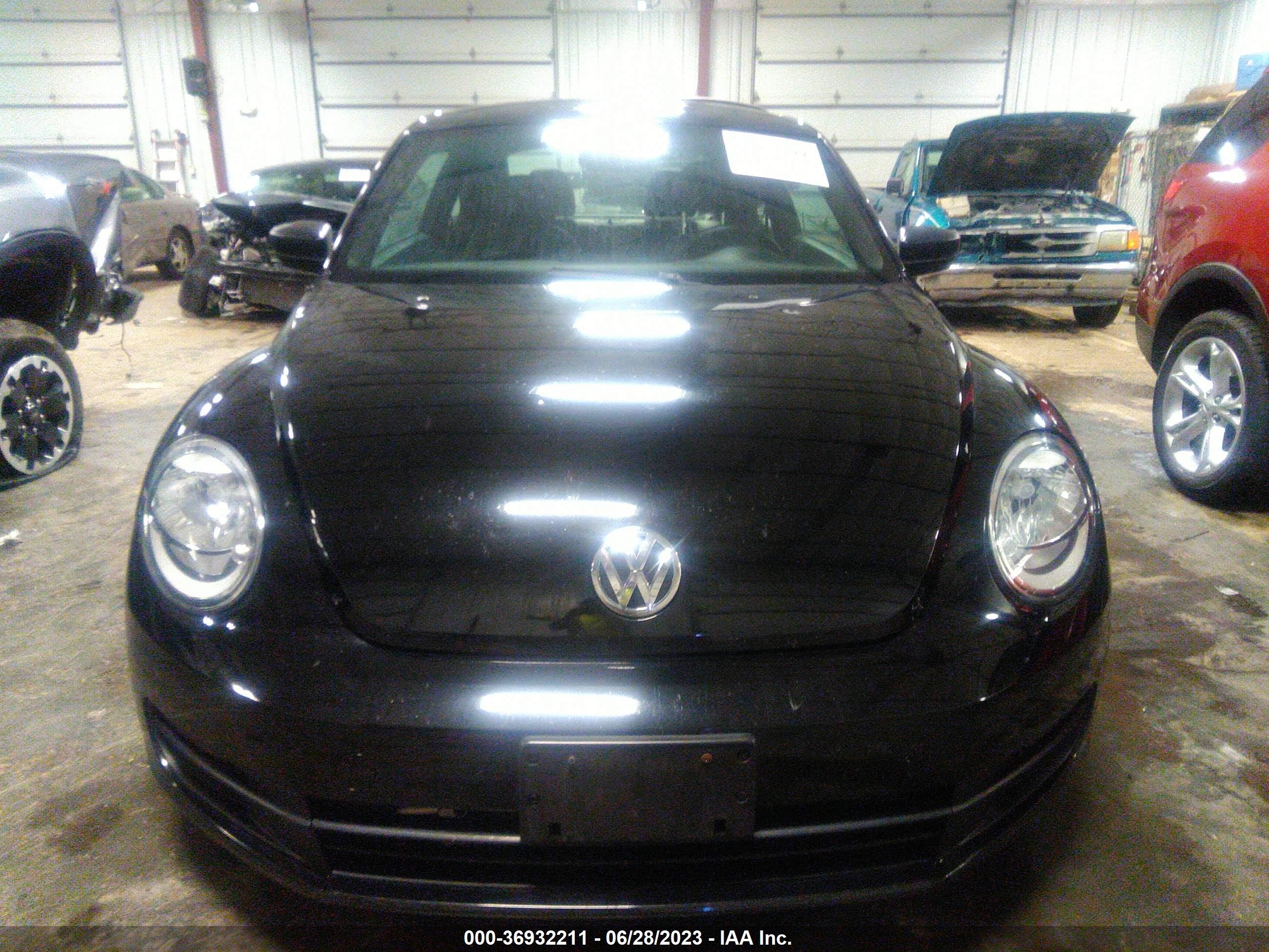 Photo 11 VIN: 3VWF17AT8FM605010 - VOLKSWAGEN BEETLE 