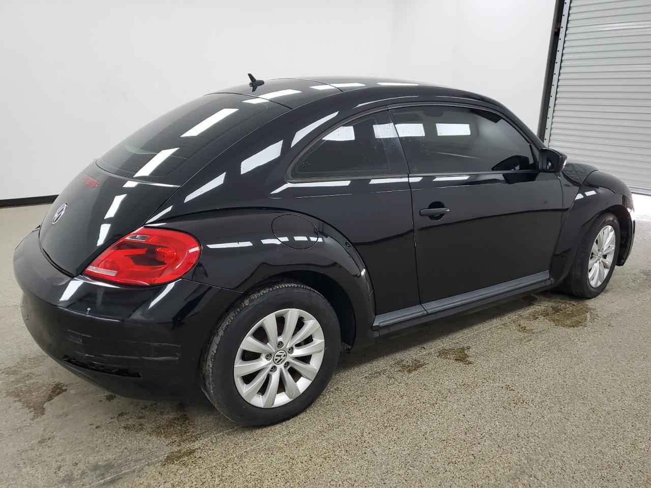 Photo 13 VIN: 3VWF17ATXEM640257 - VOLKSWAGEN BEETLE 