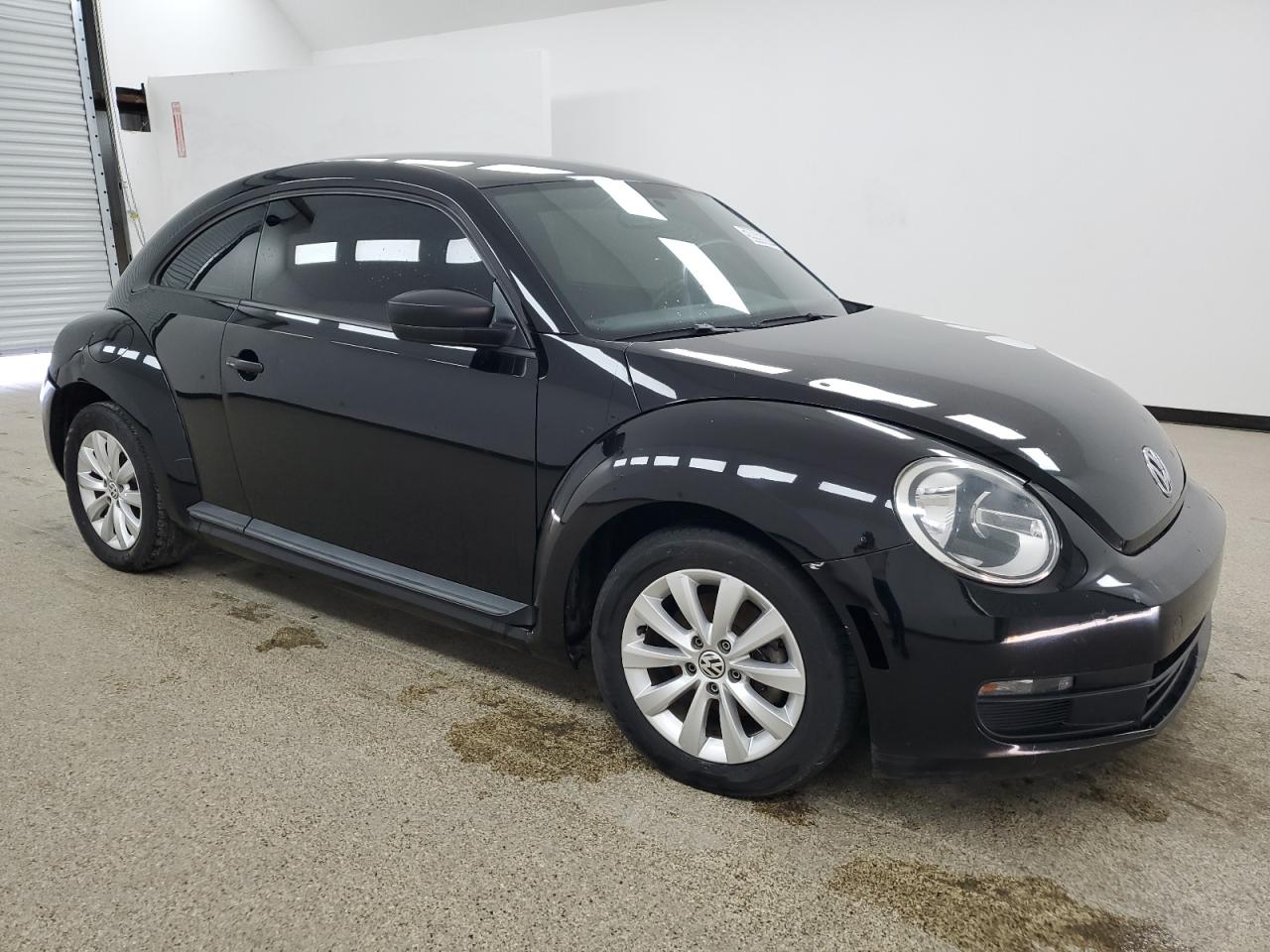 Photo 18 VIN: 3VWF17ATXEM640257 - VOLKSWAGEN BEETLE 