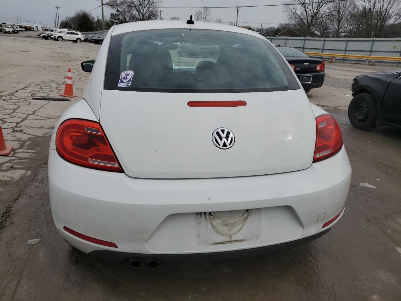 Photo 5 VIN: 3VWF17ATXEM651825 - VOLKSWAGEN BEETLE 