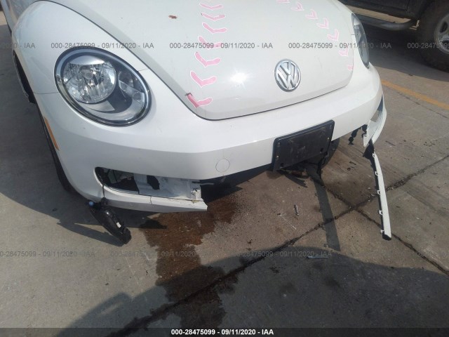 Photo 5 VIN: 3VWF17ATXFM604831 - VOLKSWAGEN BEETLE 