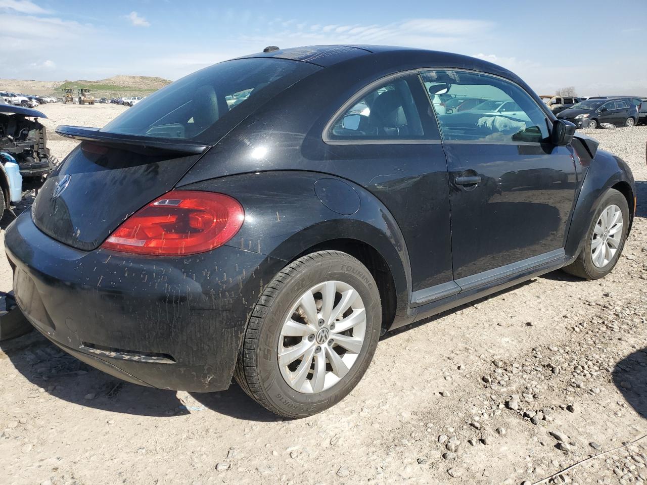 Photo 2 VIN: 3VWF17ATXFM627493 - VOLKSWAGEN BEETLE 