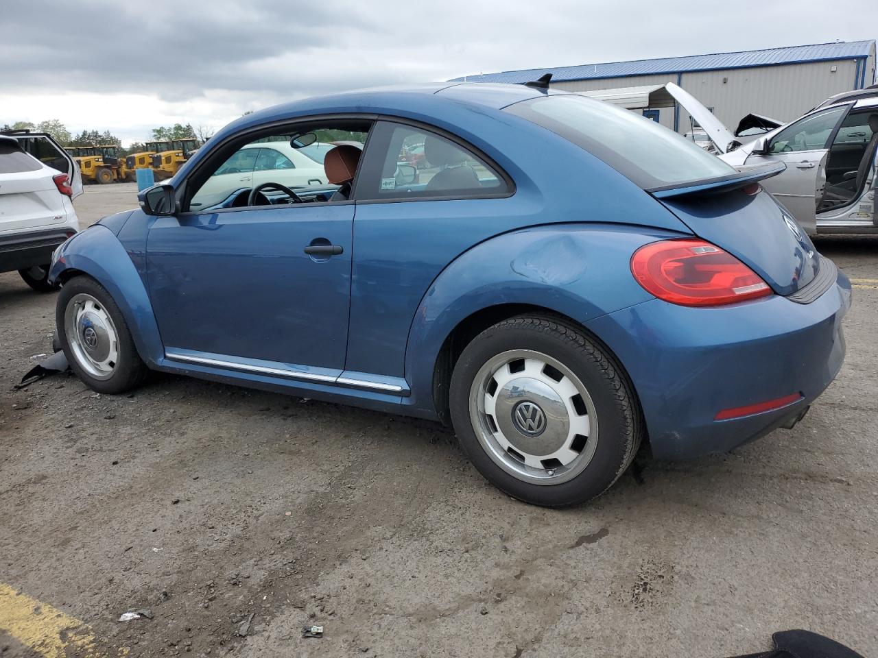 Photo 1 VIN: 3VWF17ATXGM637135 - VOLKSWAGEN BEETLE 