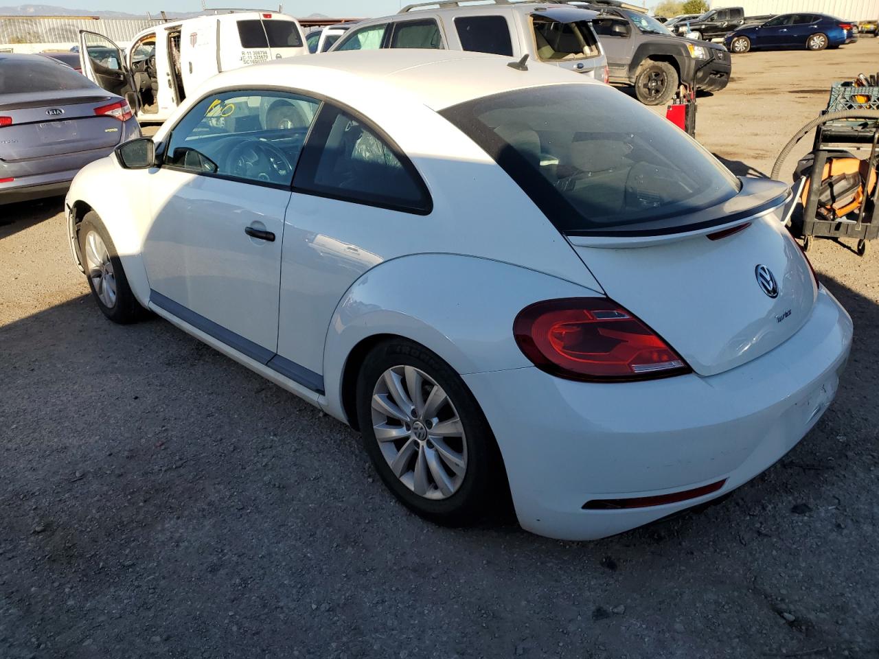 Photo 1 VIN: 3VWFD7AT6JM718938 - VOLKSWAGEN BEETLE 