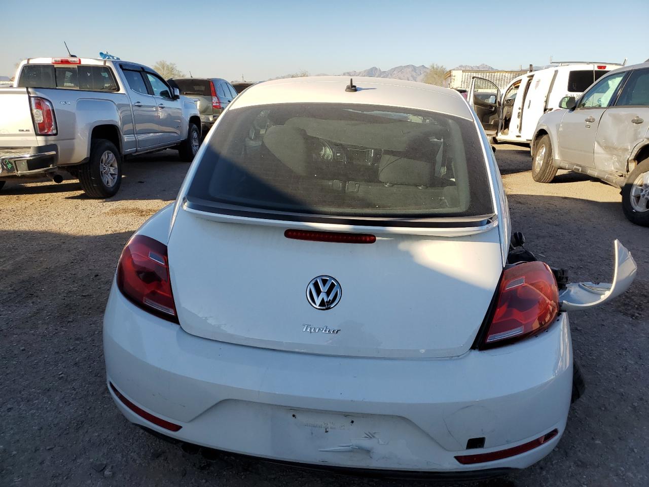 Photo 5 VIN: 3VWFD7AT6JM718938 - VOLKSWAGEN BEETLE 