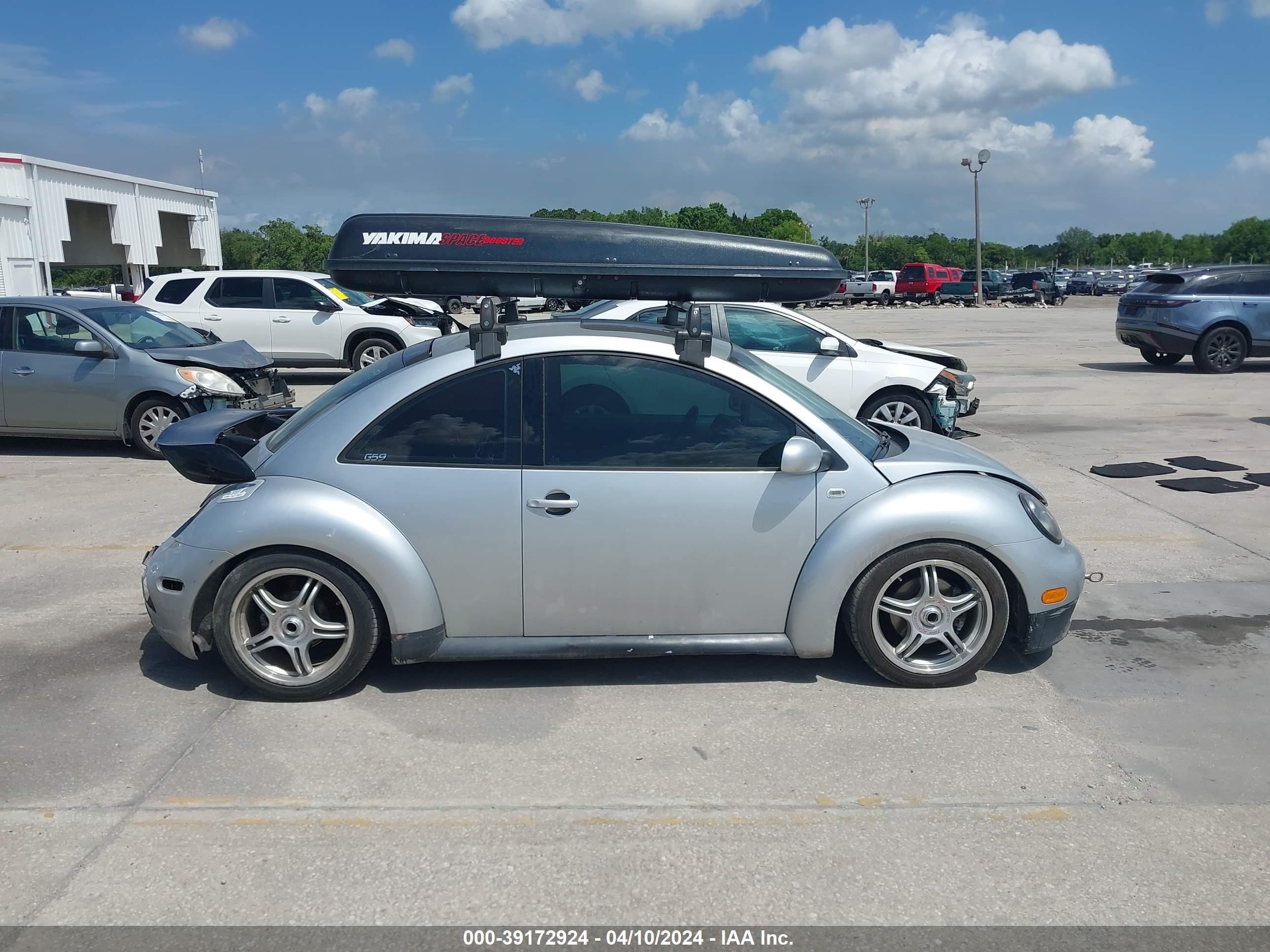 Photo 13 VIN: 3VWFE21C22M430318 - VOLKSWAGEN BEETLE 