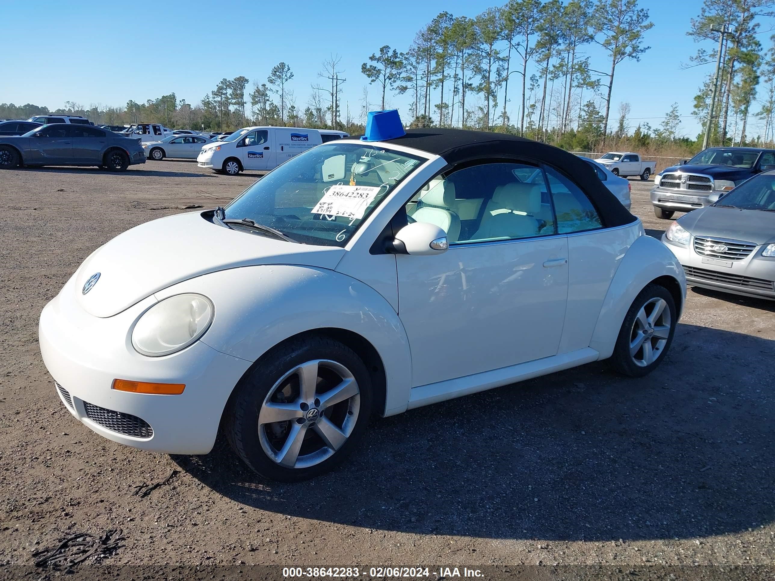 Photo 1 VIN: 3VWFF31Y67M420896 - VOLKSWAGEN BEETLE 