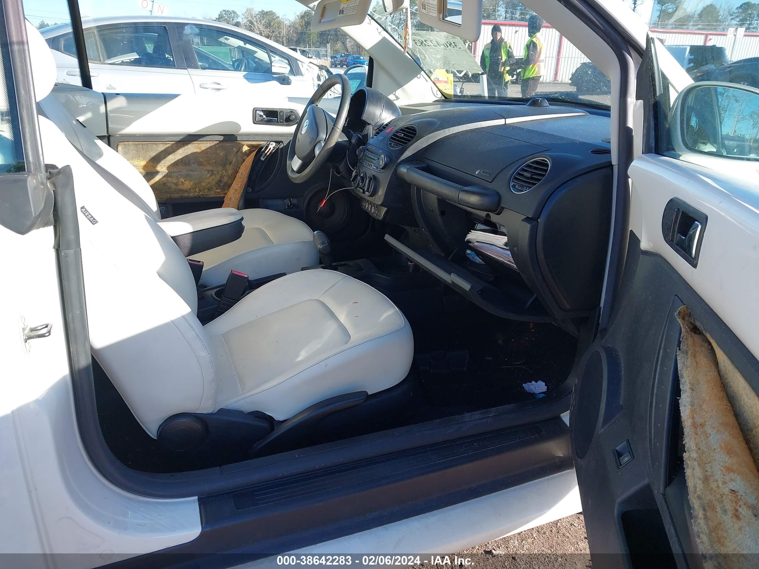 Photo 4 VIN: 3VWFF31Y67M420896 - VOLKSWAGEN BEETLE 