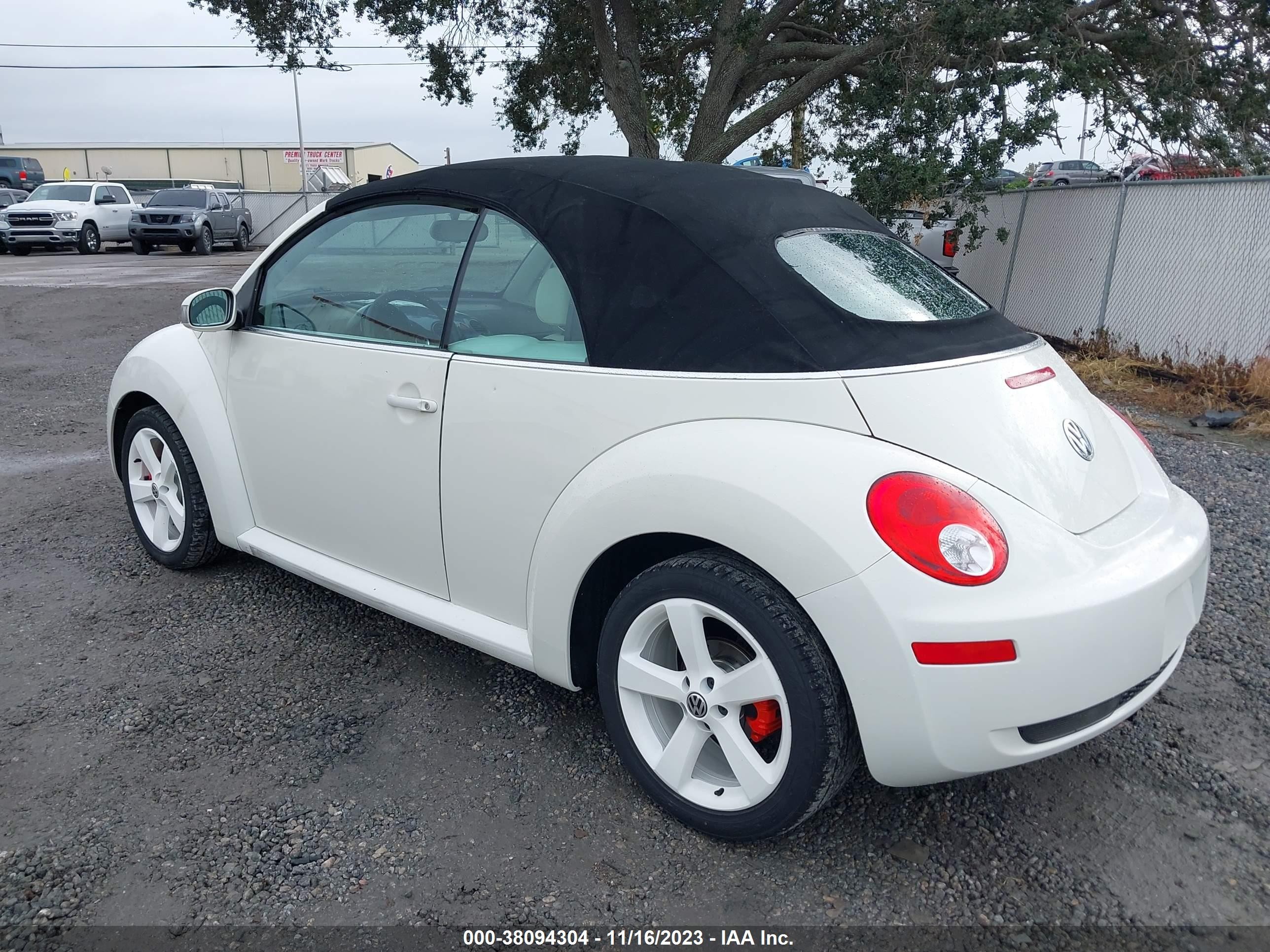 Photo 2 VIN: 3VWFF31YX7M417743 - VOLKSWAGEN BEETLE 