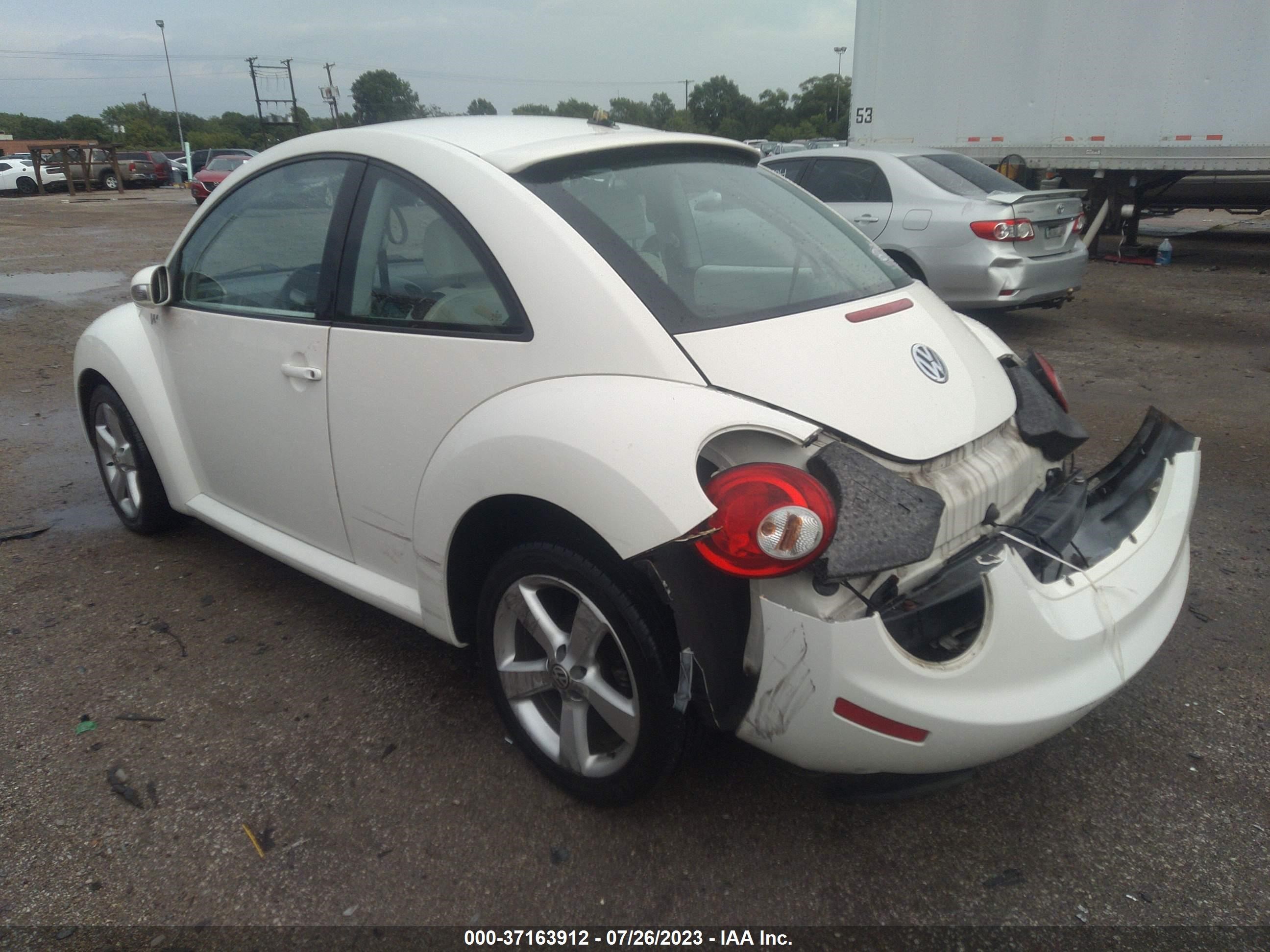 Photo 2 VIN: 3VWFW31C88M510654 - VOLKSWAGEN BEETLE 