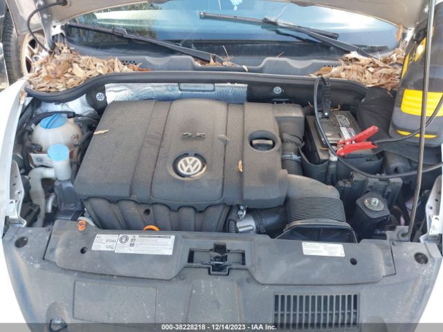 Photo 9 VIN: 3VWFX7ATXDM604114 - VOLKSWAGEN BEETLE 