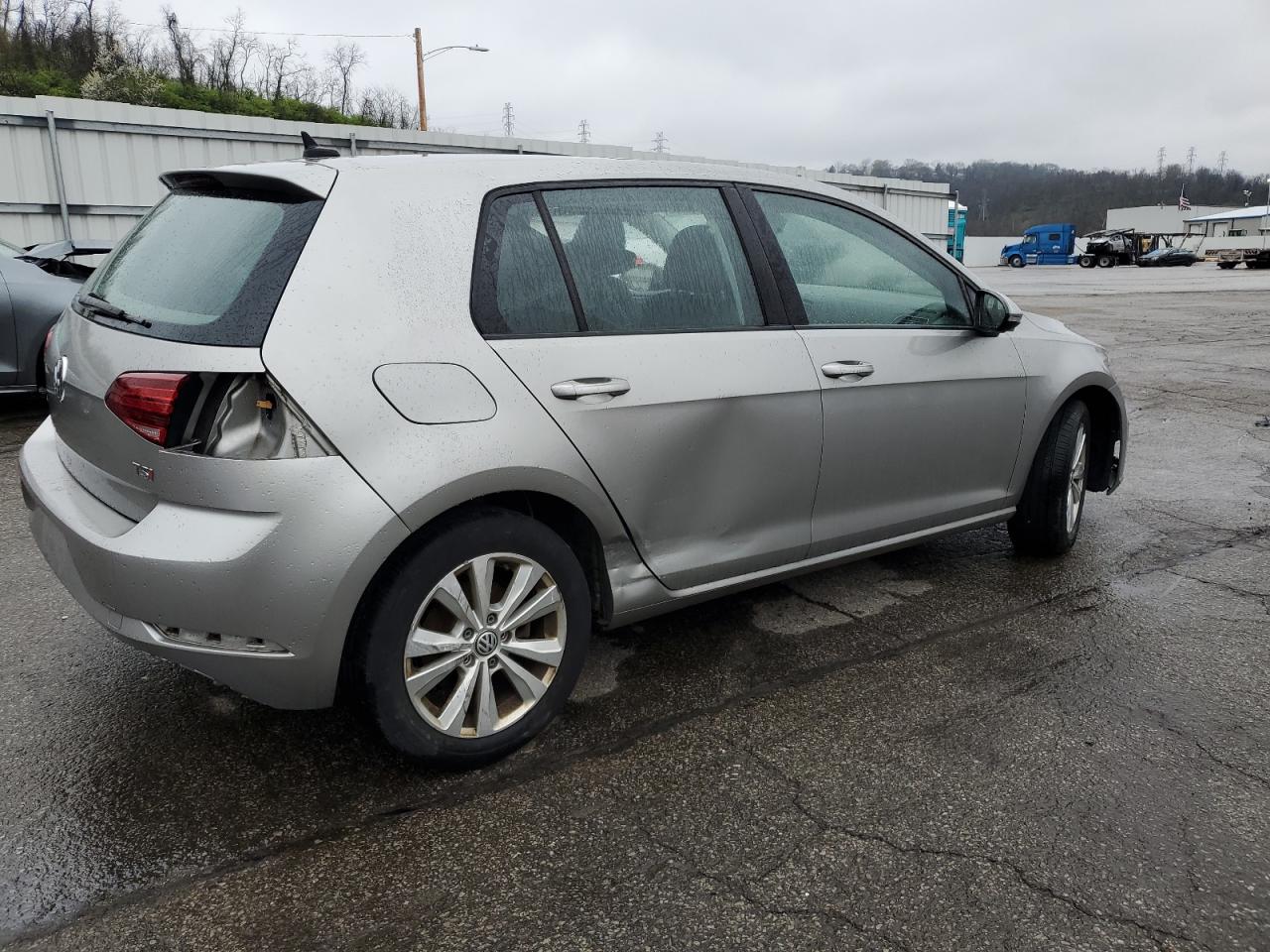 Photo 2 VIN: 3VWG17AU5JM264591 - VOLKSWAGEN GOLF 