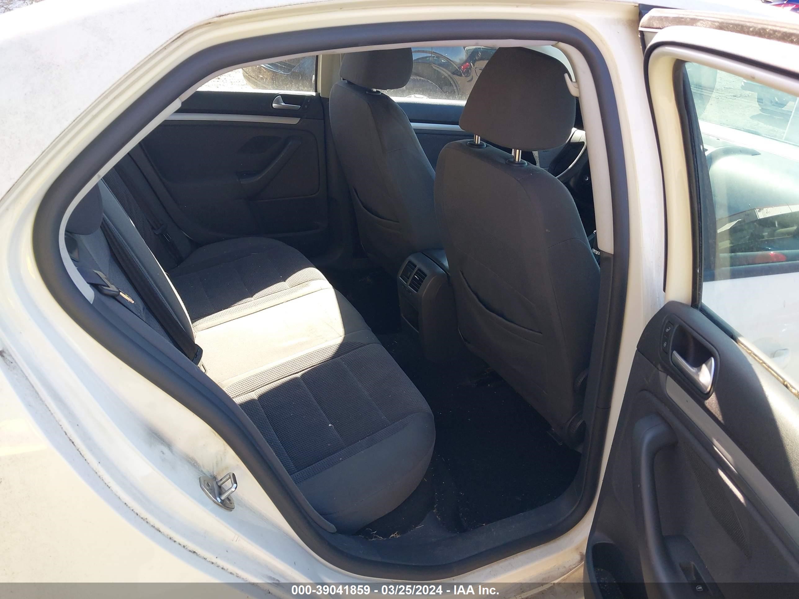 Photo 7 VIN: 3VWGG71K27M131051 - VOLKSWAGEN JETTA 